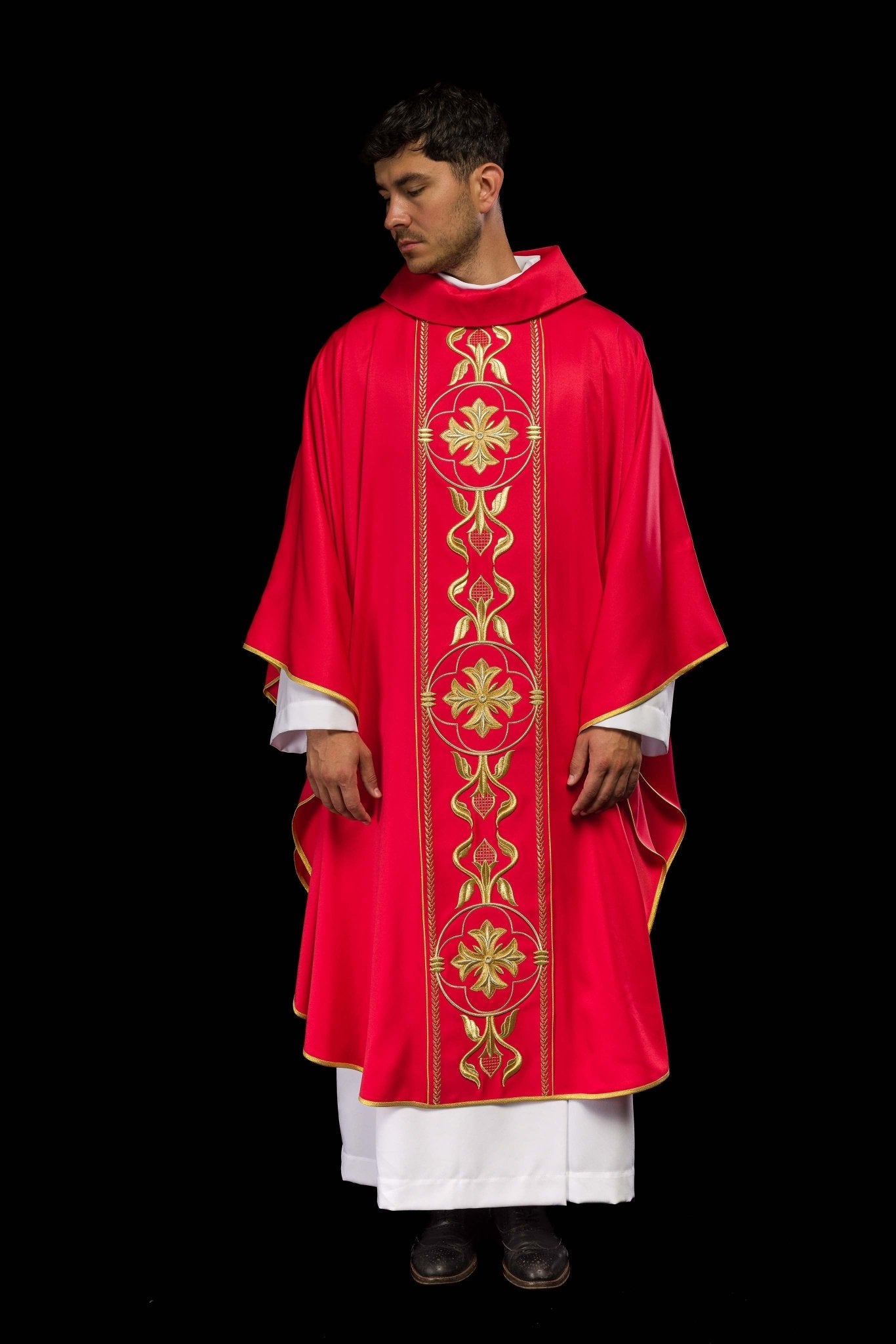 Casula rossa ricamata con banda decorativa KOR/267/02/53 - PERILPRETE.IT