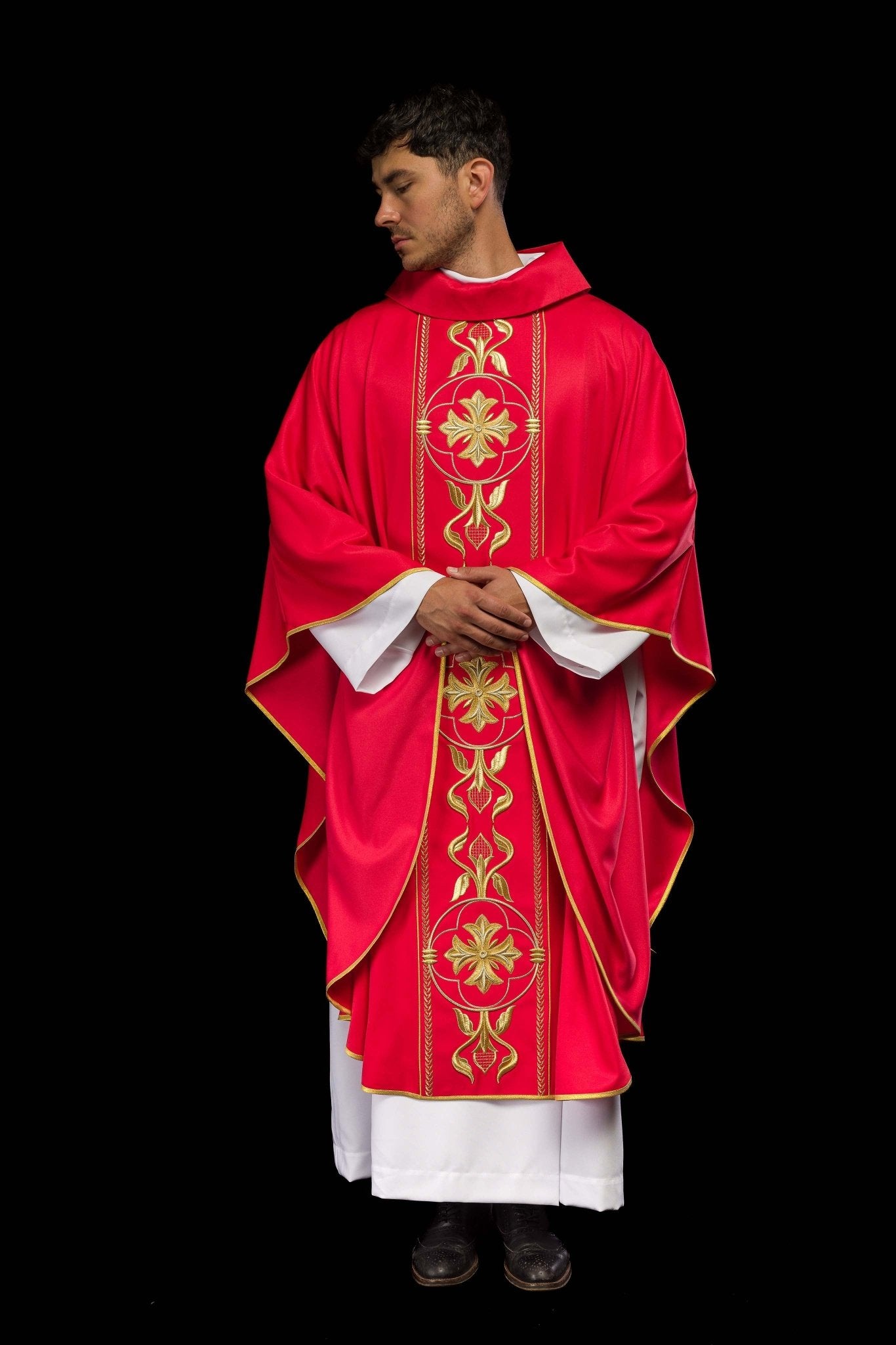 Casula rossa ricamata con banda decorativa KOR/267/02/53 - PERILPRETE.IT