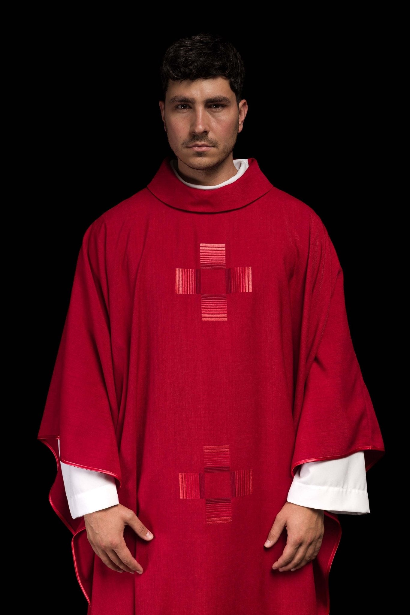 Casula rossa ricamata con croci HA7033-02 CZERWONY - PERILPRETE.IT