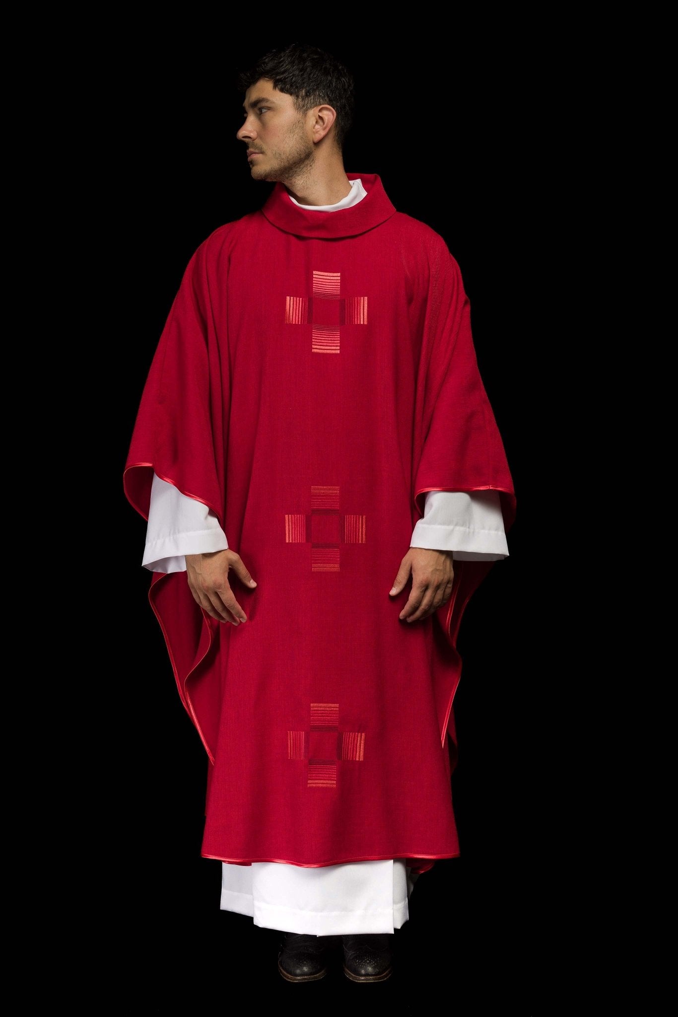 Casula rossa ricamata con croci HA7033-02 CZERWONY - PERILPRETE.IT