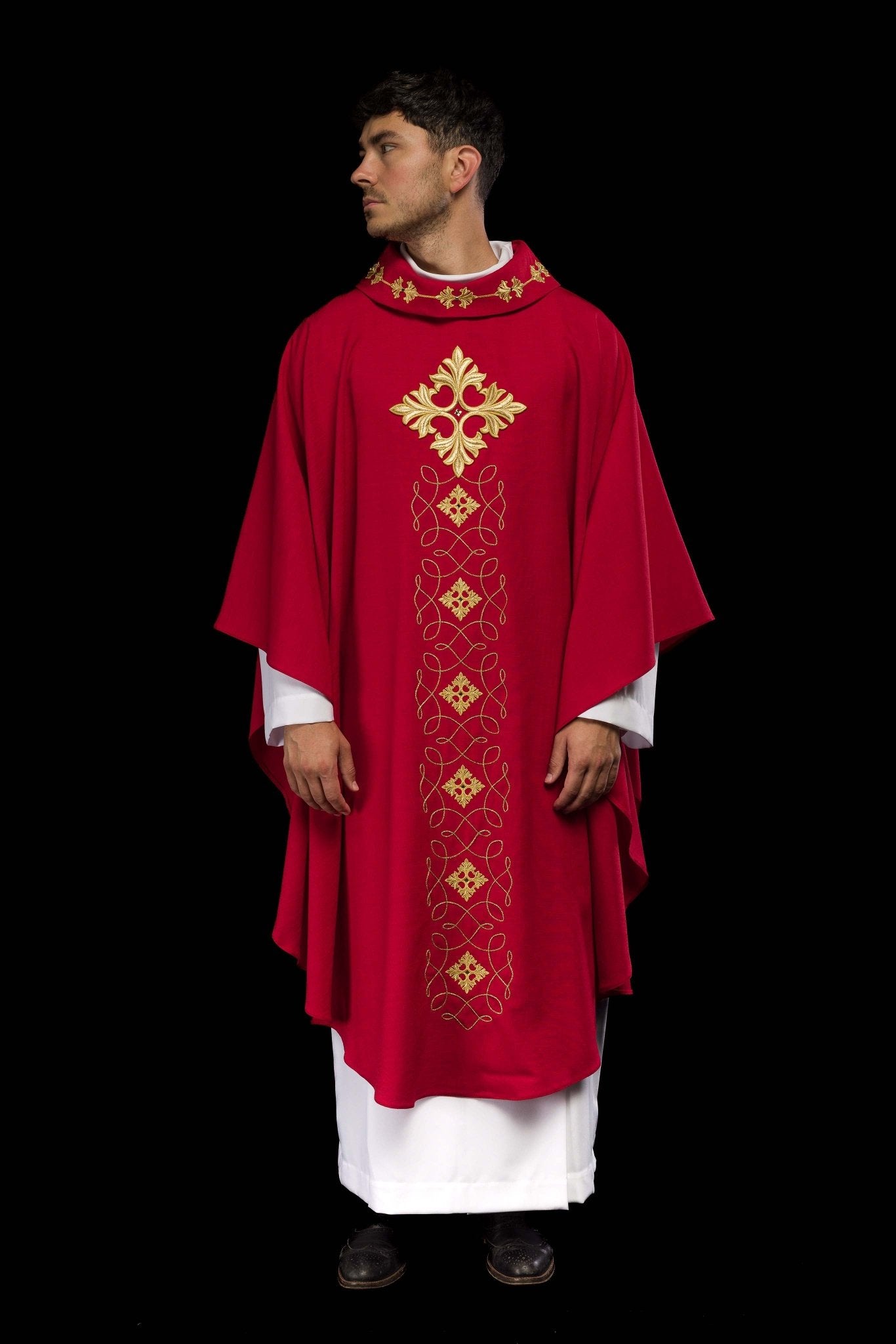 Casula Rossa riccamente ricamata e decorata con pietre LE/7018/02 - PERILPRETE.IT