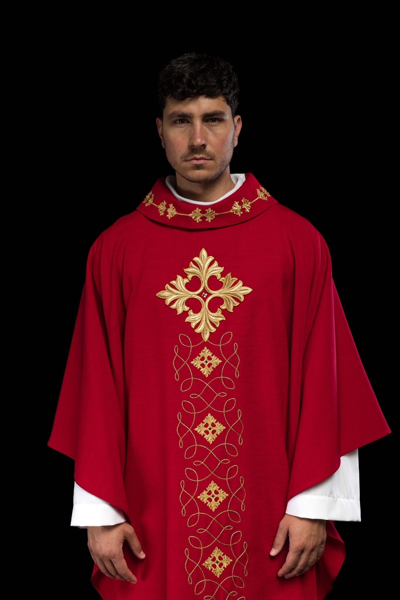 Casula Rossa riccamente ricamata e decorata con pietre LE/7018/02 - PERILPRETE.IT
