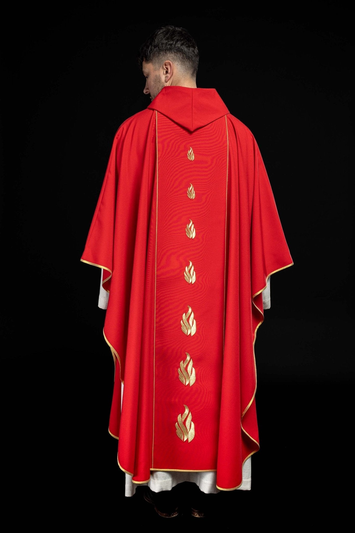 Casula Rosso ricamata con Spirito Santo KOR/015/02/01 CZERWONY - PERILPRETE.IT