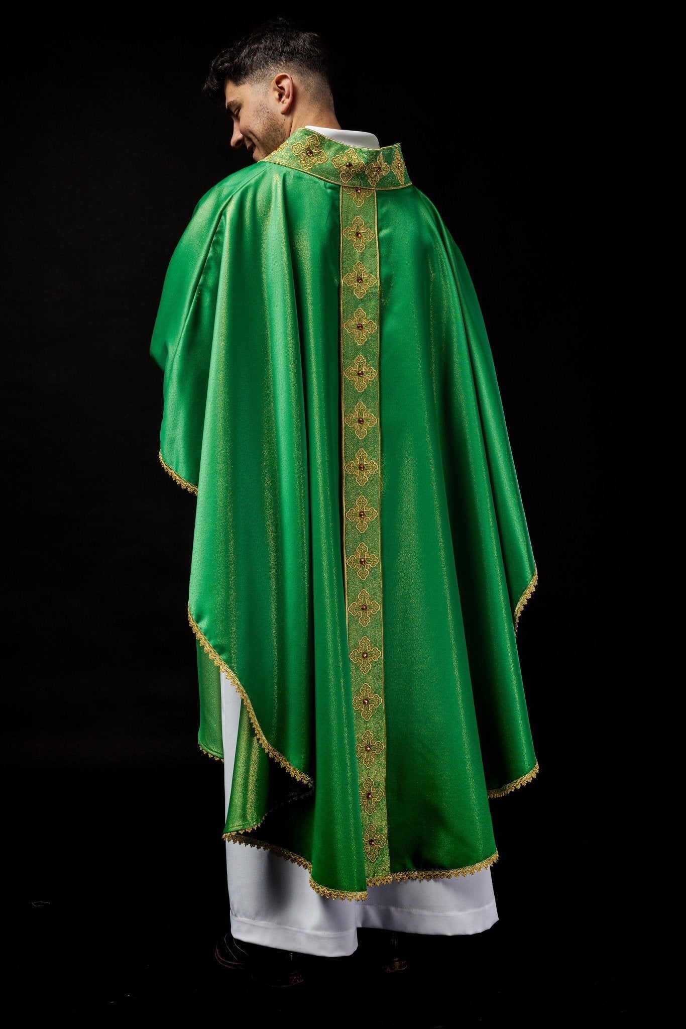 Casula verde con cintura ricamata e colletto decorato con pietre S - 7056 - 01 - 54 - PERILPRETE.IT