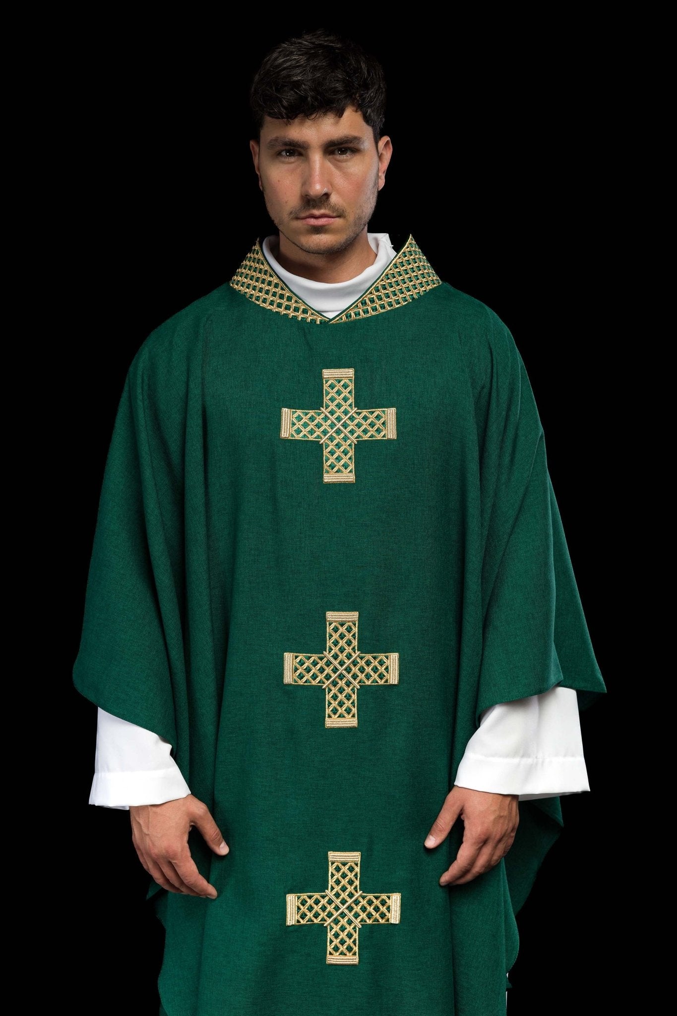 Casula verde con croci e colletto ricamati in oro S-7070-01-70 - PERILPRETE.IT