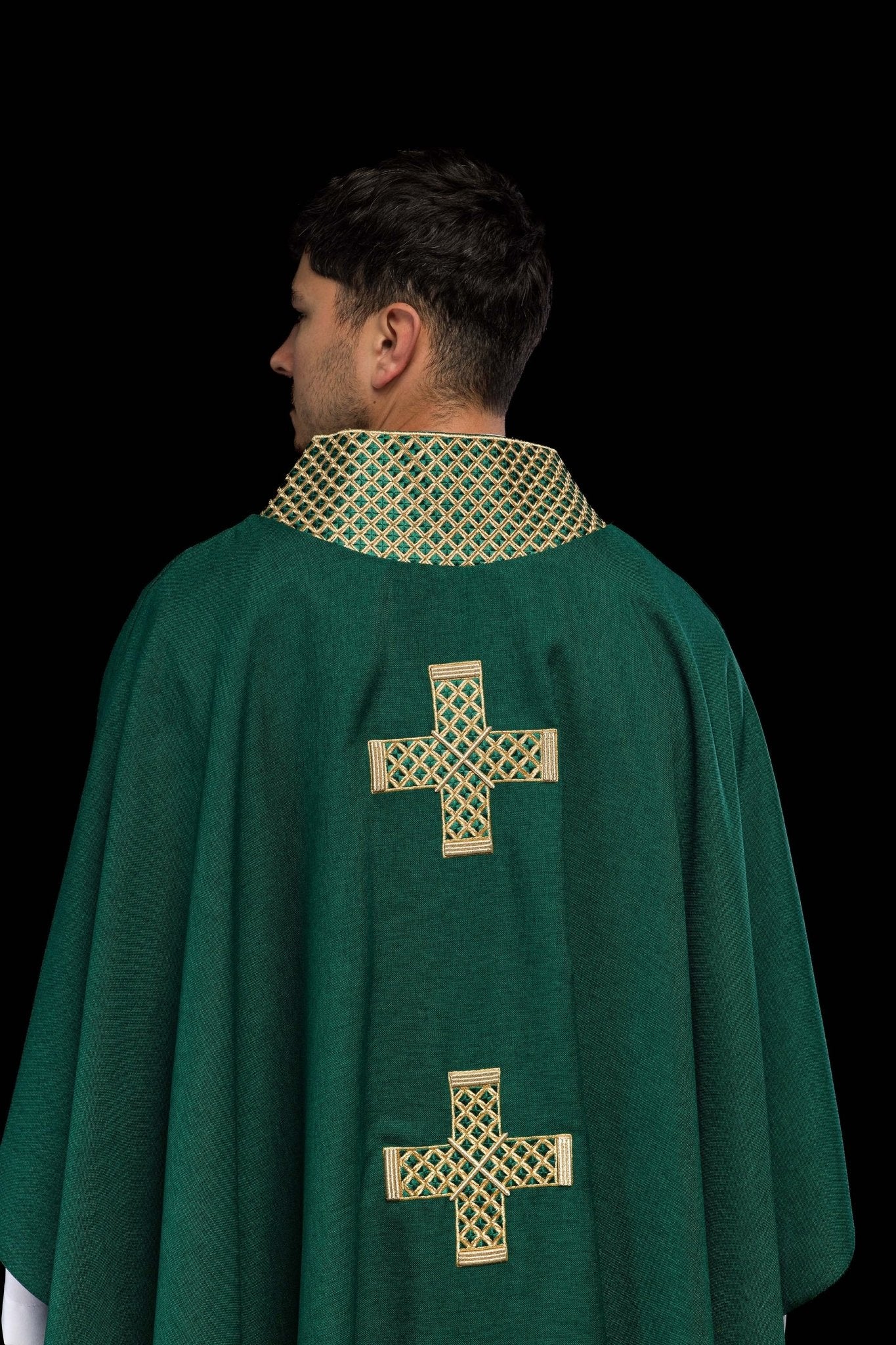 Casula verde con croci e colletto ricamati in oro S-7070-01-70 - PERILPRETE.IT
