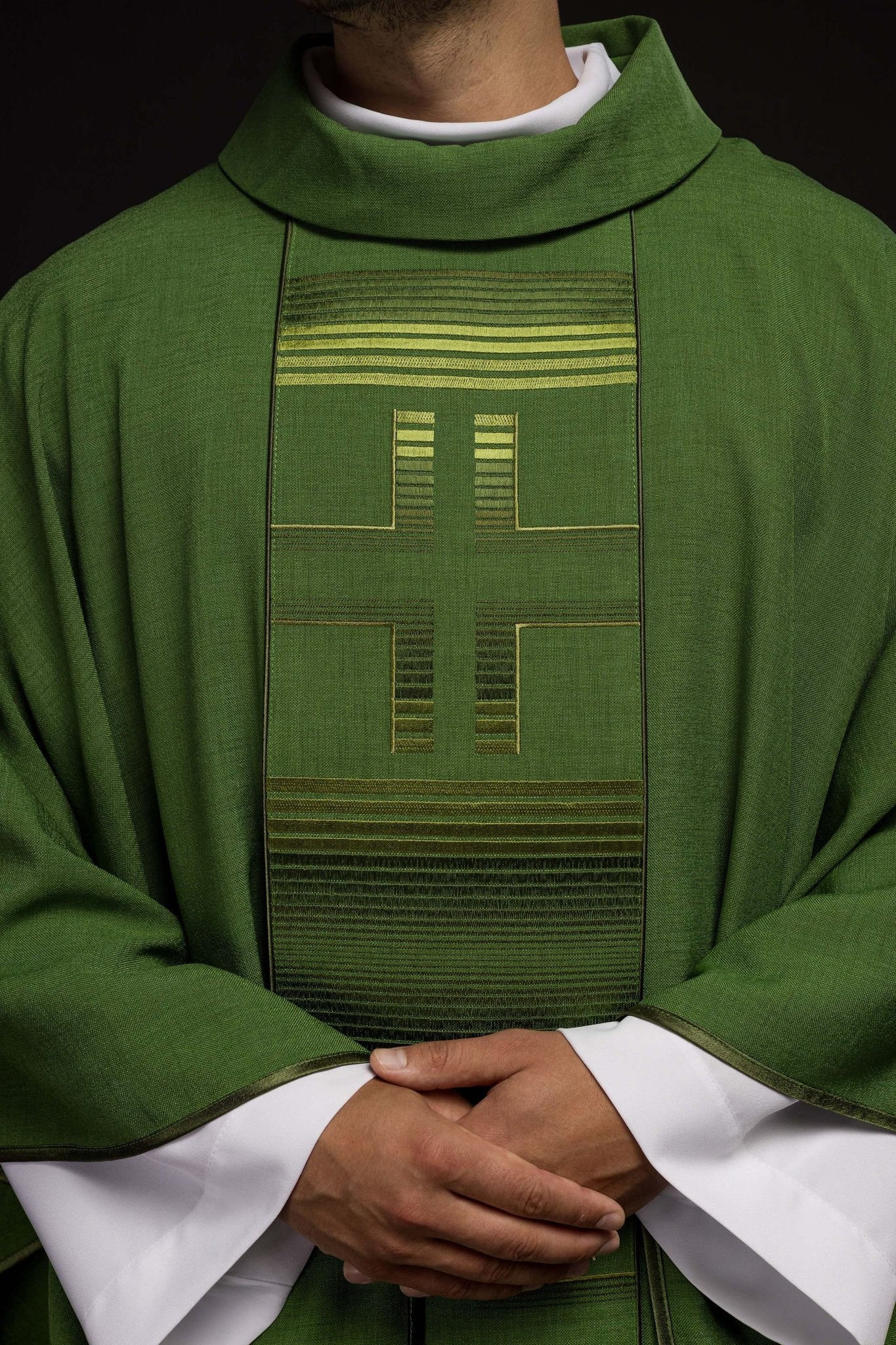 Casula verde con decorazioni dorate HA7032 - 01 ZIELONY - PERILPRETE.IT