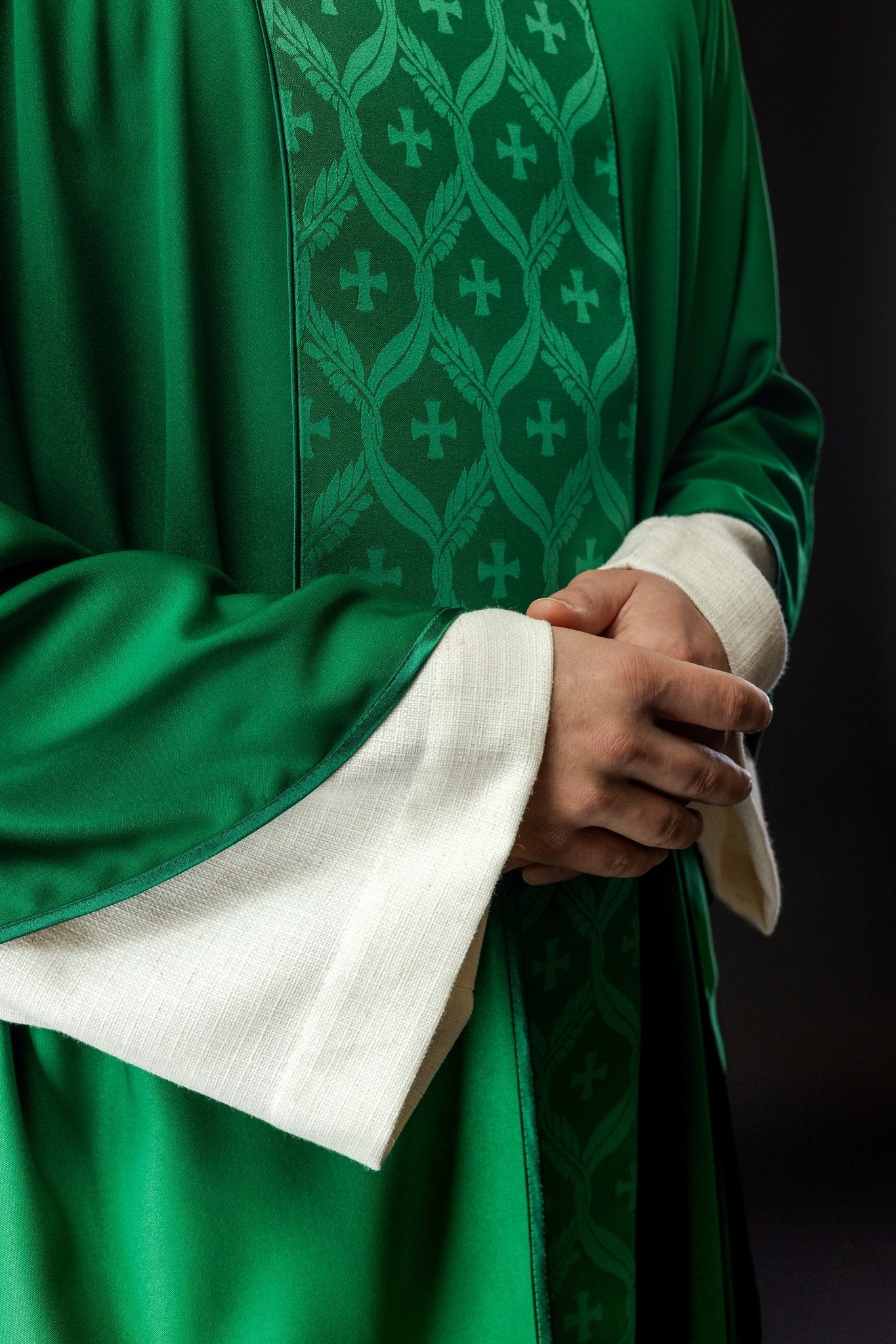Casula verde con motivo a croce jacquard KOR/402/01/53 - PERILPRETE.IT