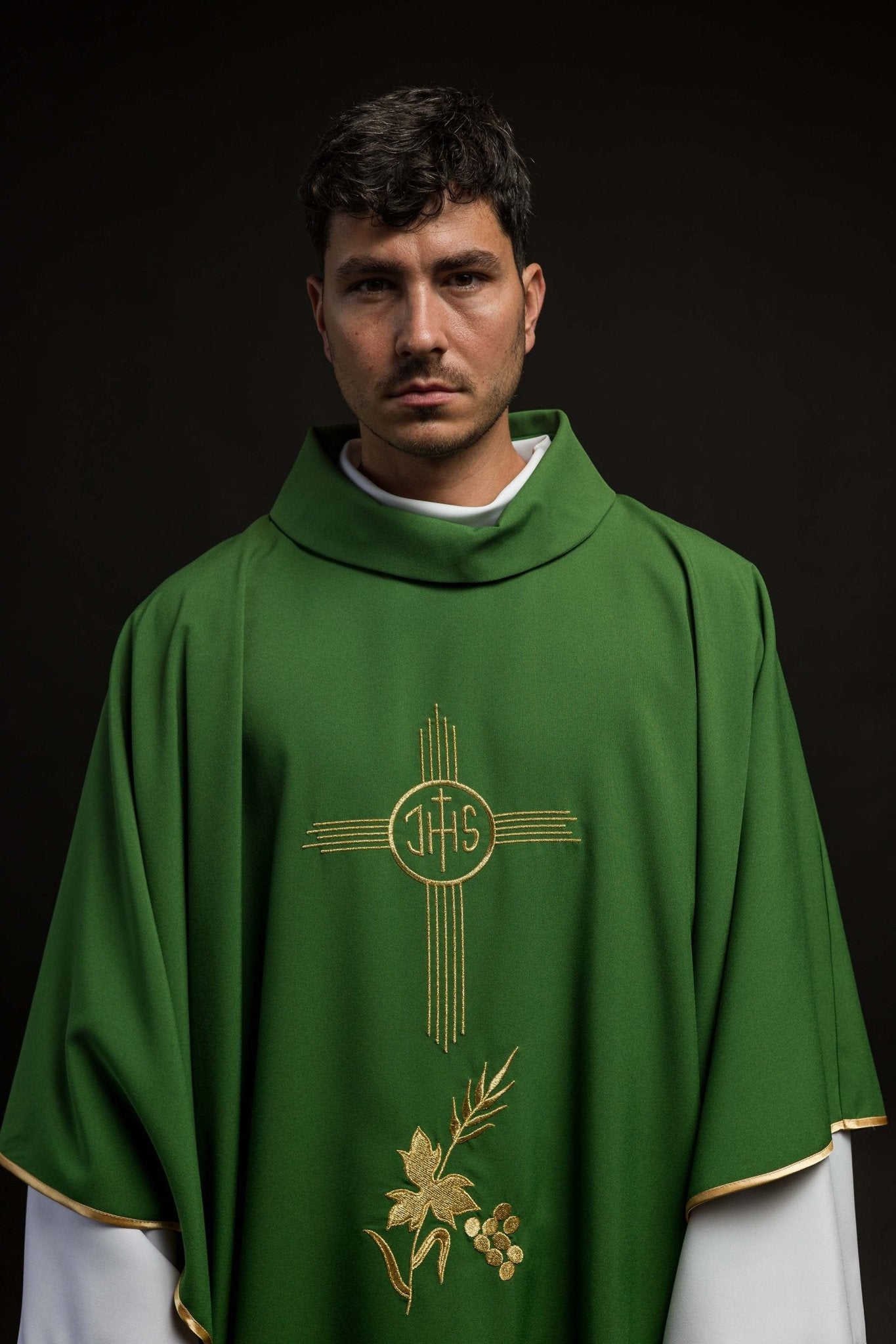 Casula Verde con ricamo IHS dorato KOR/003/01/12 ZIELONY - PERILPRETE.IT