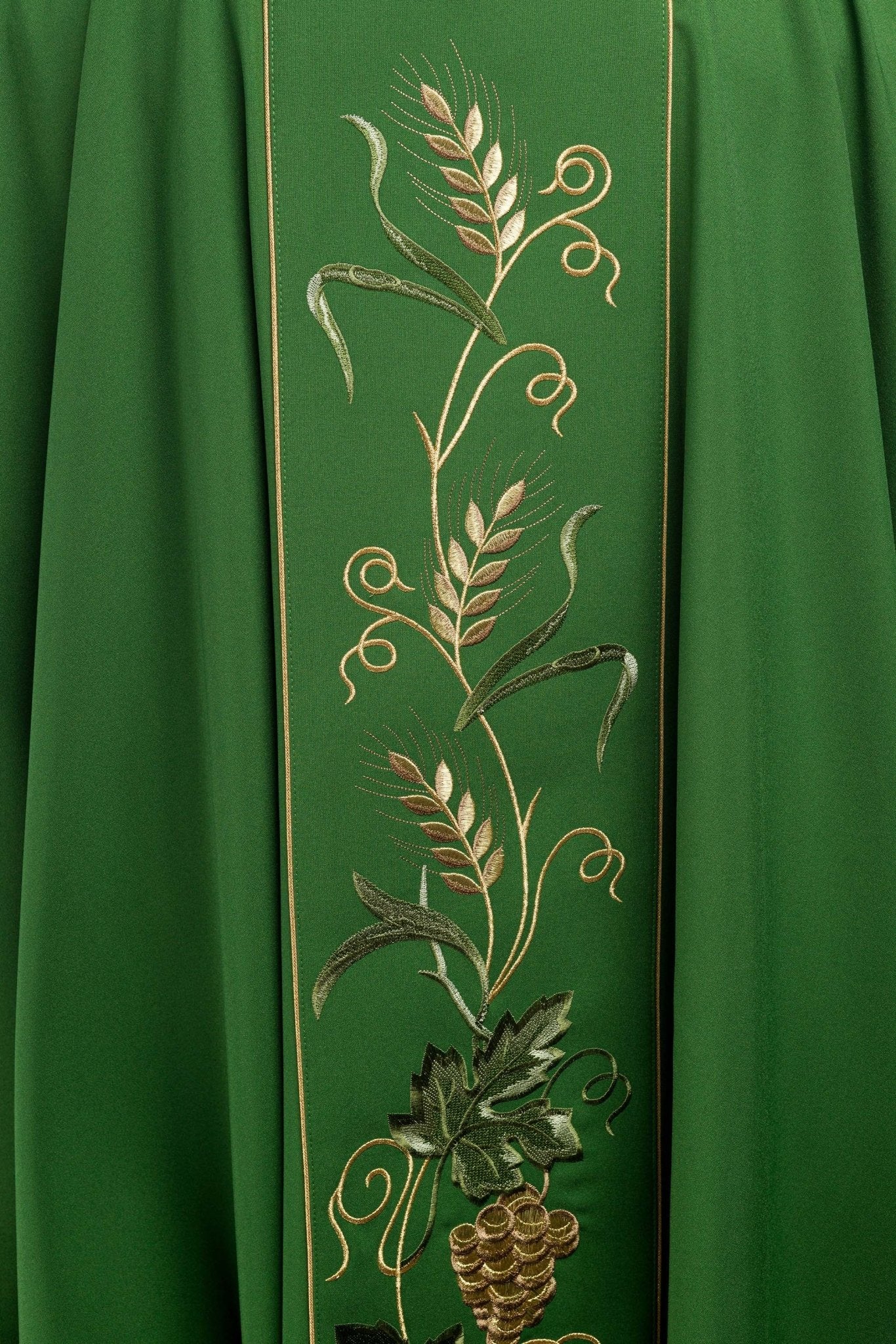 Casula Verde con stolone ricamato IHS, Spighe e Uva KOR/117/01/01 ZIELONY - PERILPRETE.IT