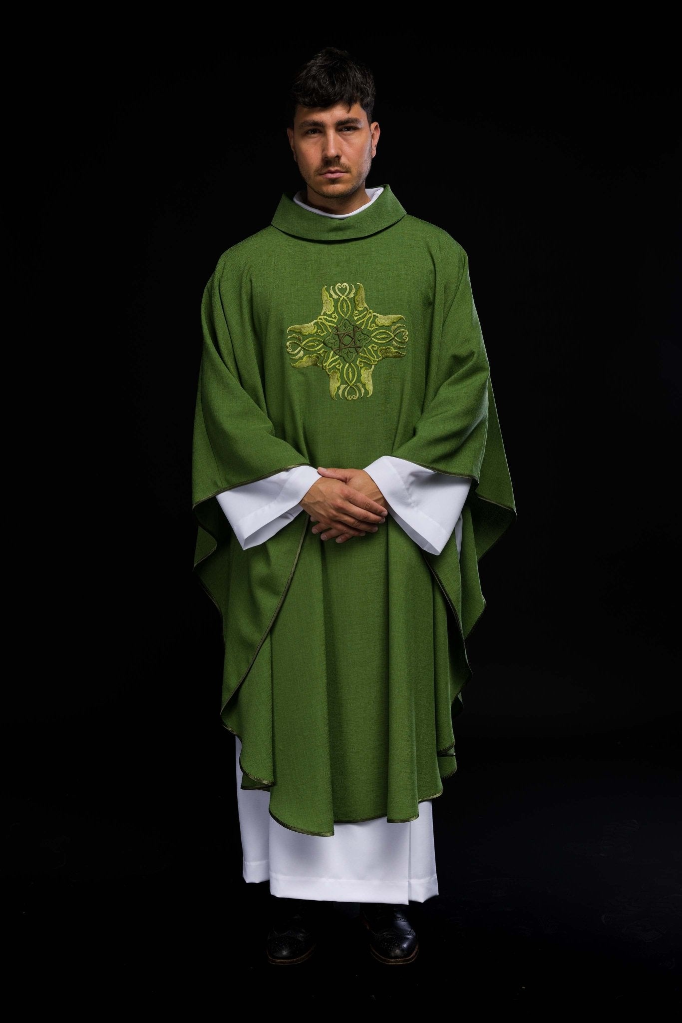 Casula Verde ricamata con simbolo della Croce HA7035 - 01 ZIELONY - PERILPRETE.IT