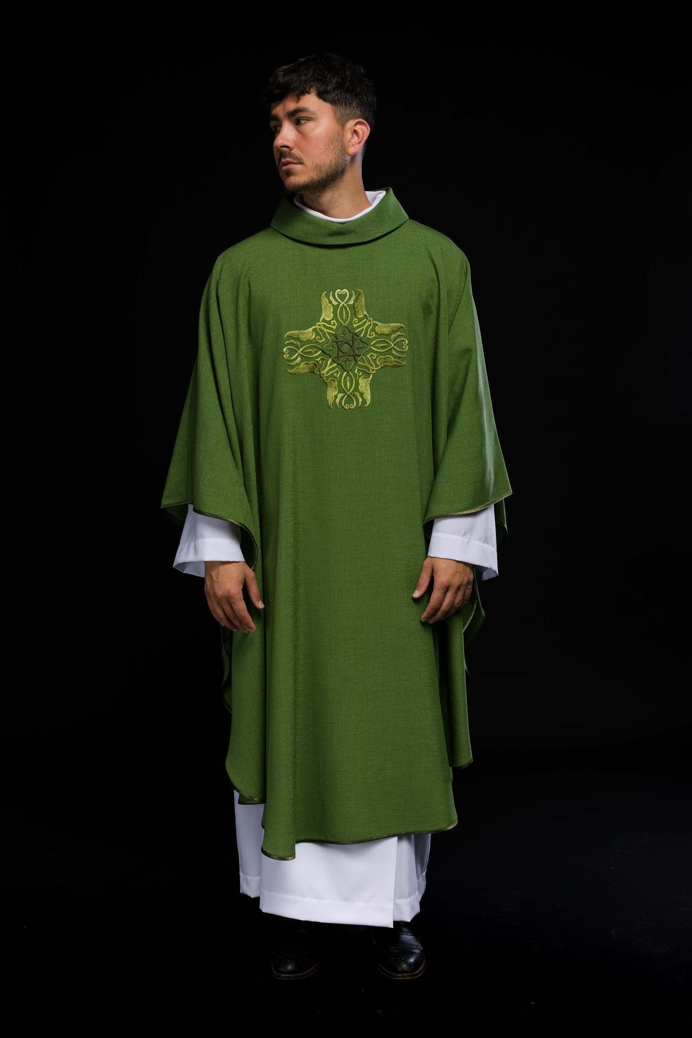 Casula Verde ricamata con simbolo della Croce HA7035 - 01 ZIELONY - PERILPRETE.IT