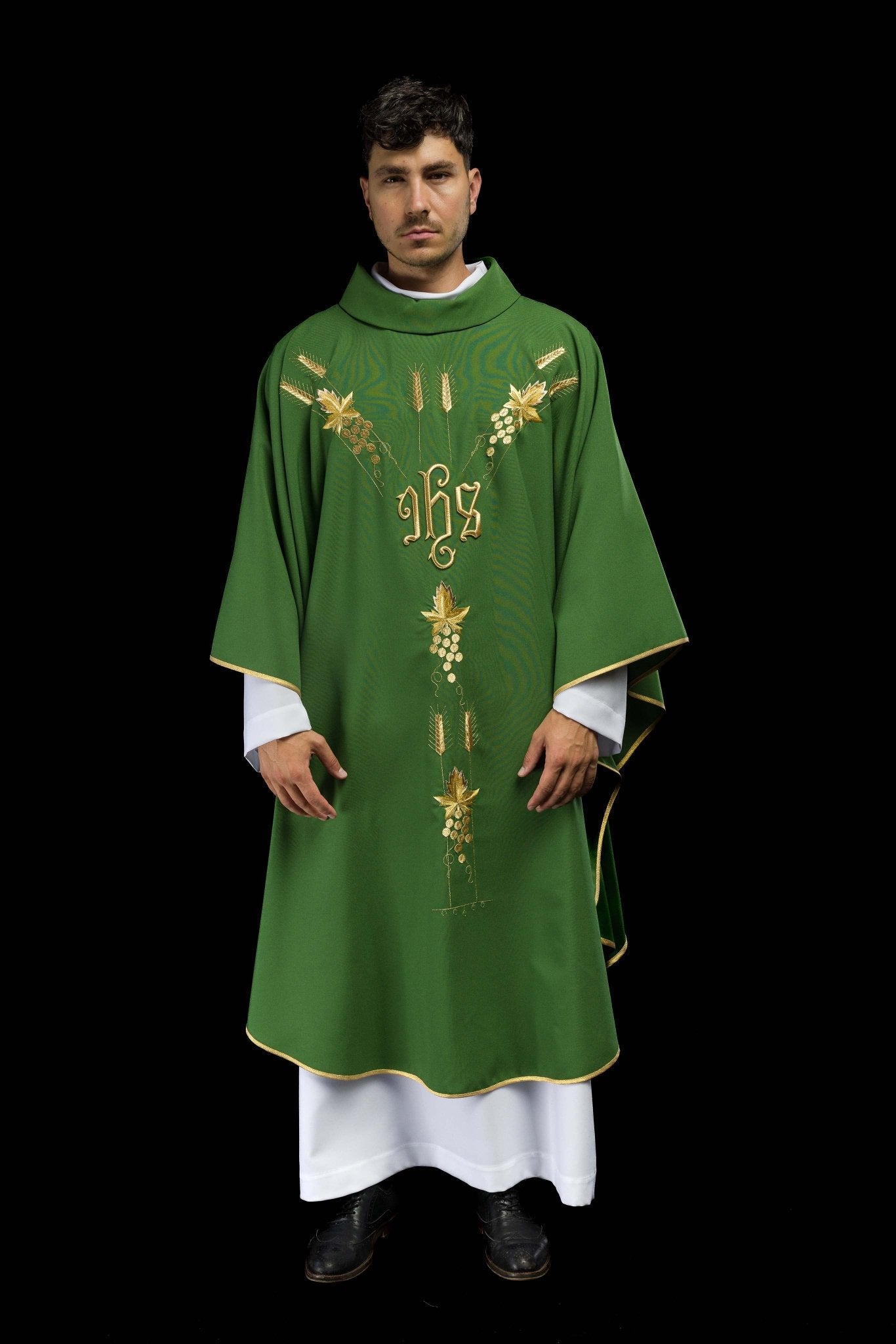 Casula Verde ricamata con simbolo IHS Uva KOR/057/01/01 ZIELONY - PERILPRETE.IT