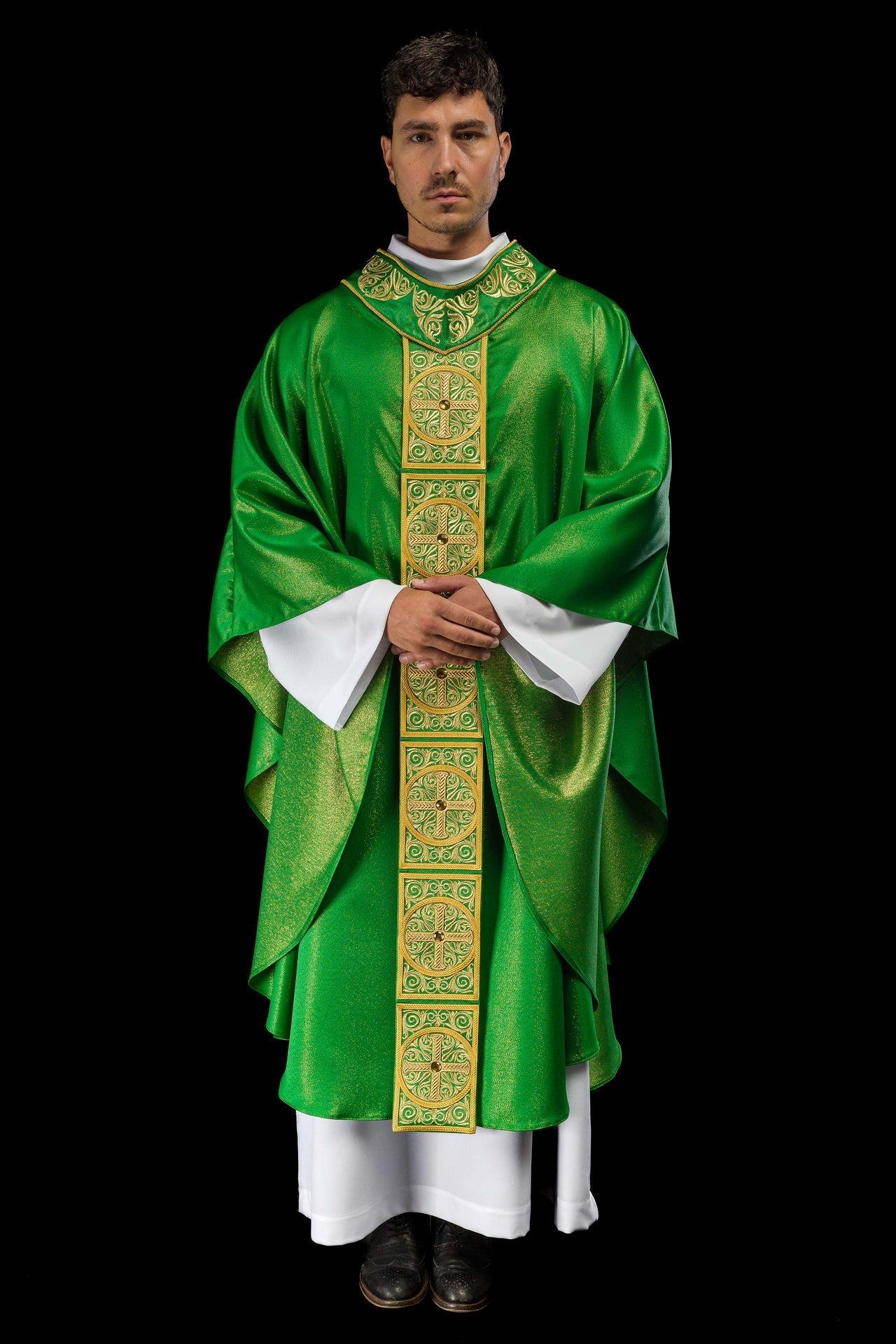Casula verde riccamente ricamata decorata con pietre LE/7012/01 - PERILPRETE.IT