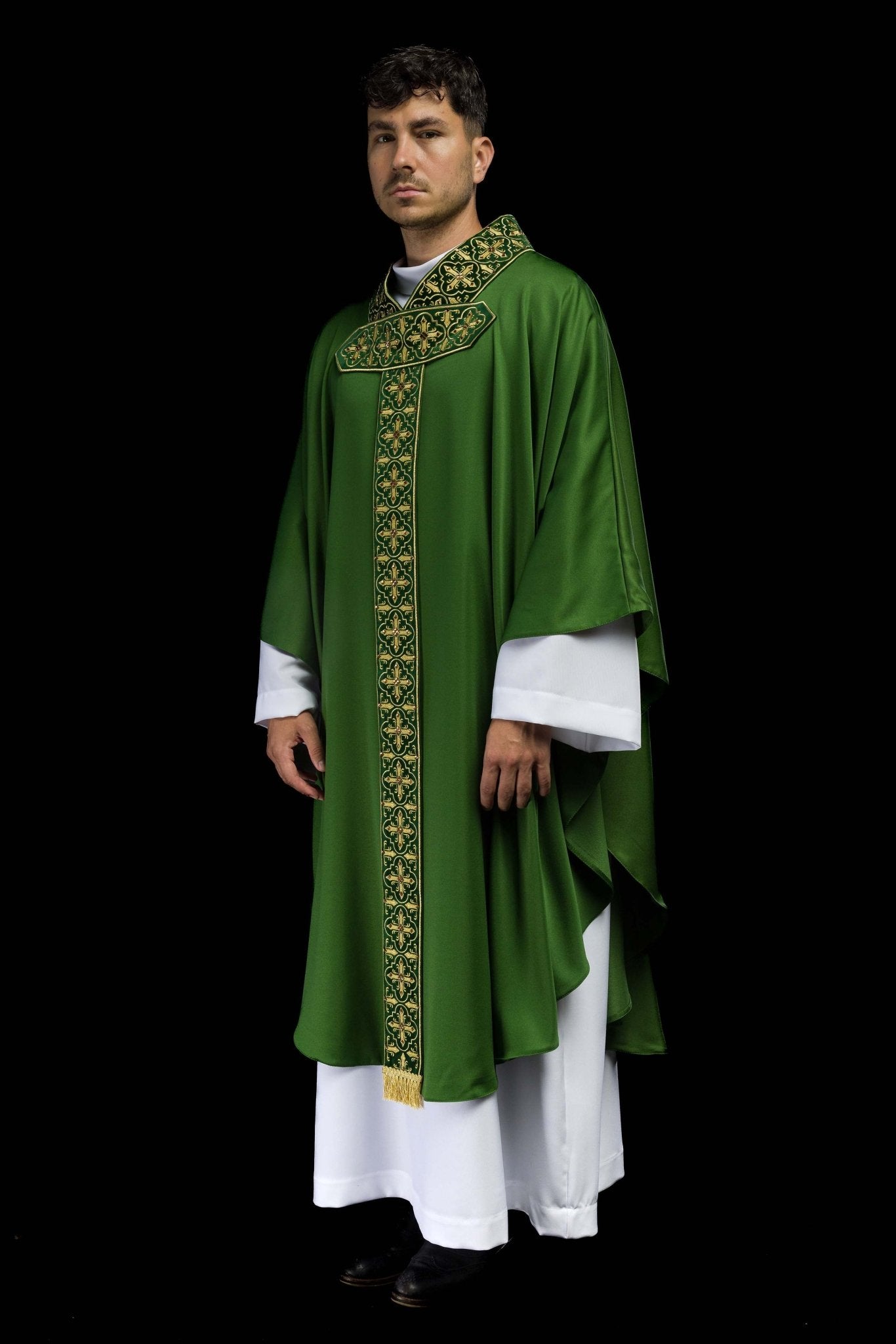 Casula Verde riccamente ricamata decorazione con le pietre LE/7004/01 - PERILPRETE.IT