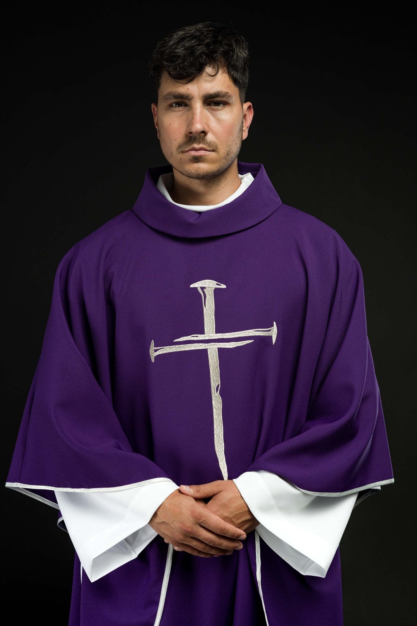 Casula Viola con ricamo Croce argentata Quaresima KOR/225/03/12 FIOLET - PERILPRETE.IT