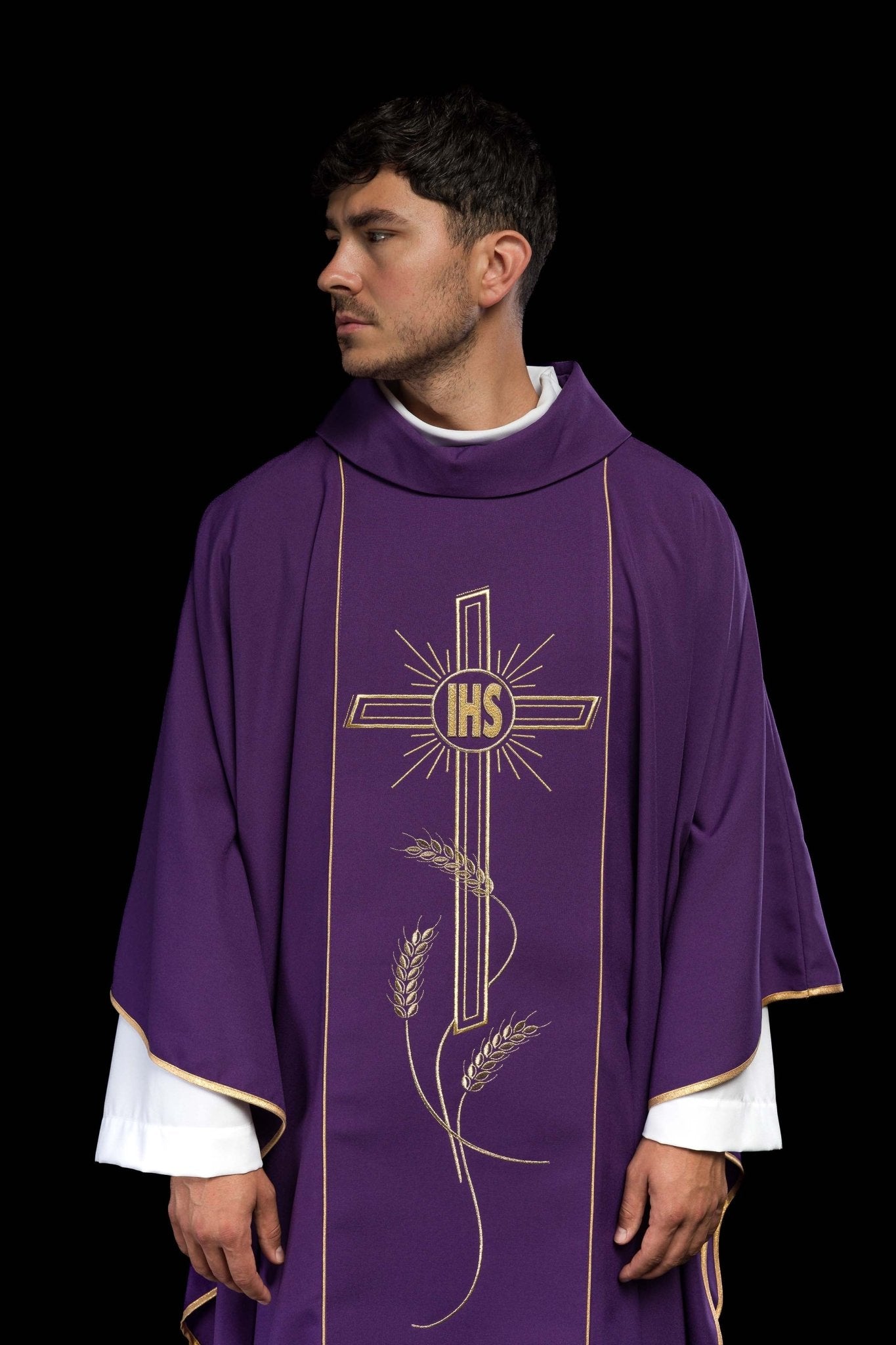 Casula Viola con ricamo dorato Croce e IHS KOR/074/03/01 FIOLET - PERILPRETE.IT