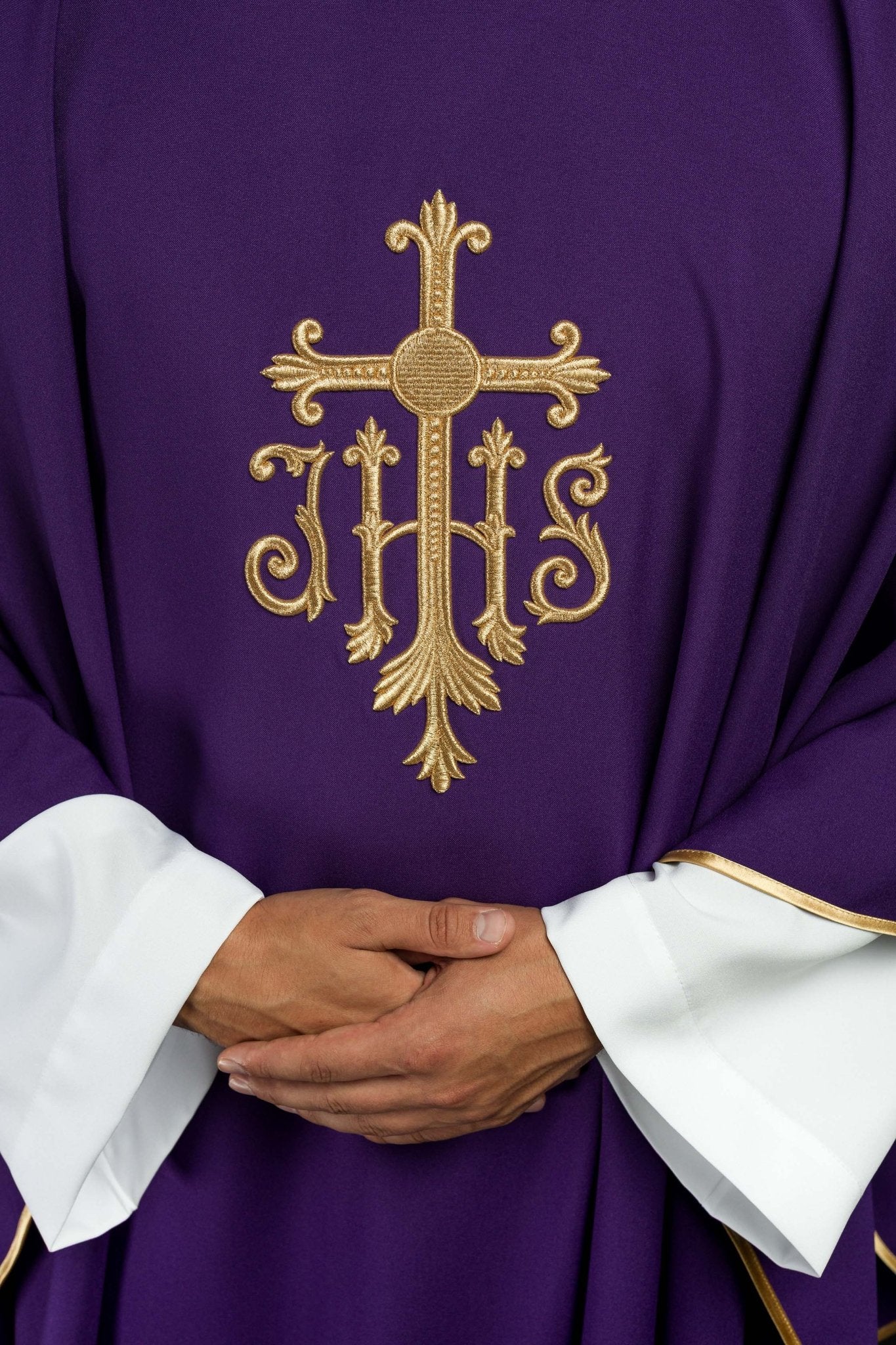 Casula Viola ricamata con croce e IHS KOR/255/03/12 - PERILPRETE.IT