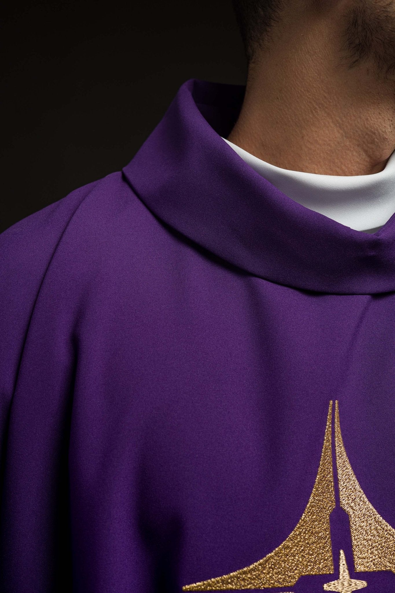 Casula Viola ricamata con motivo della Croce KOR/002/03/12 FIOLET - PERILPRETE.IT