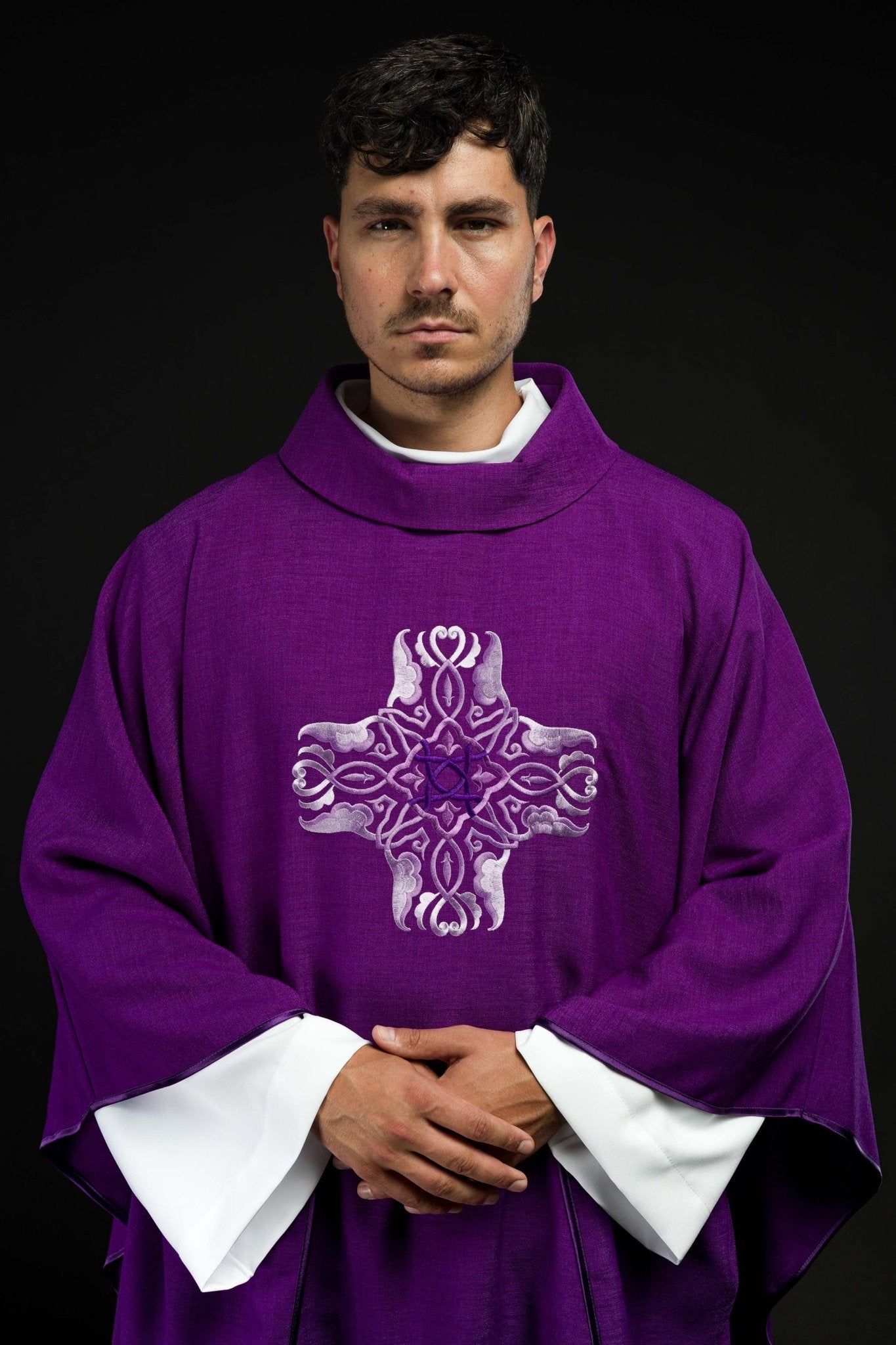 Casula Viola ricamata con simbolo della Croce HA7035-03 FIOLET - PERILPRETE.IT