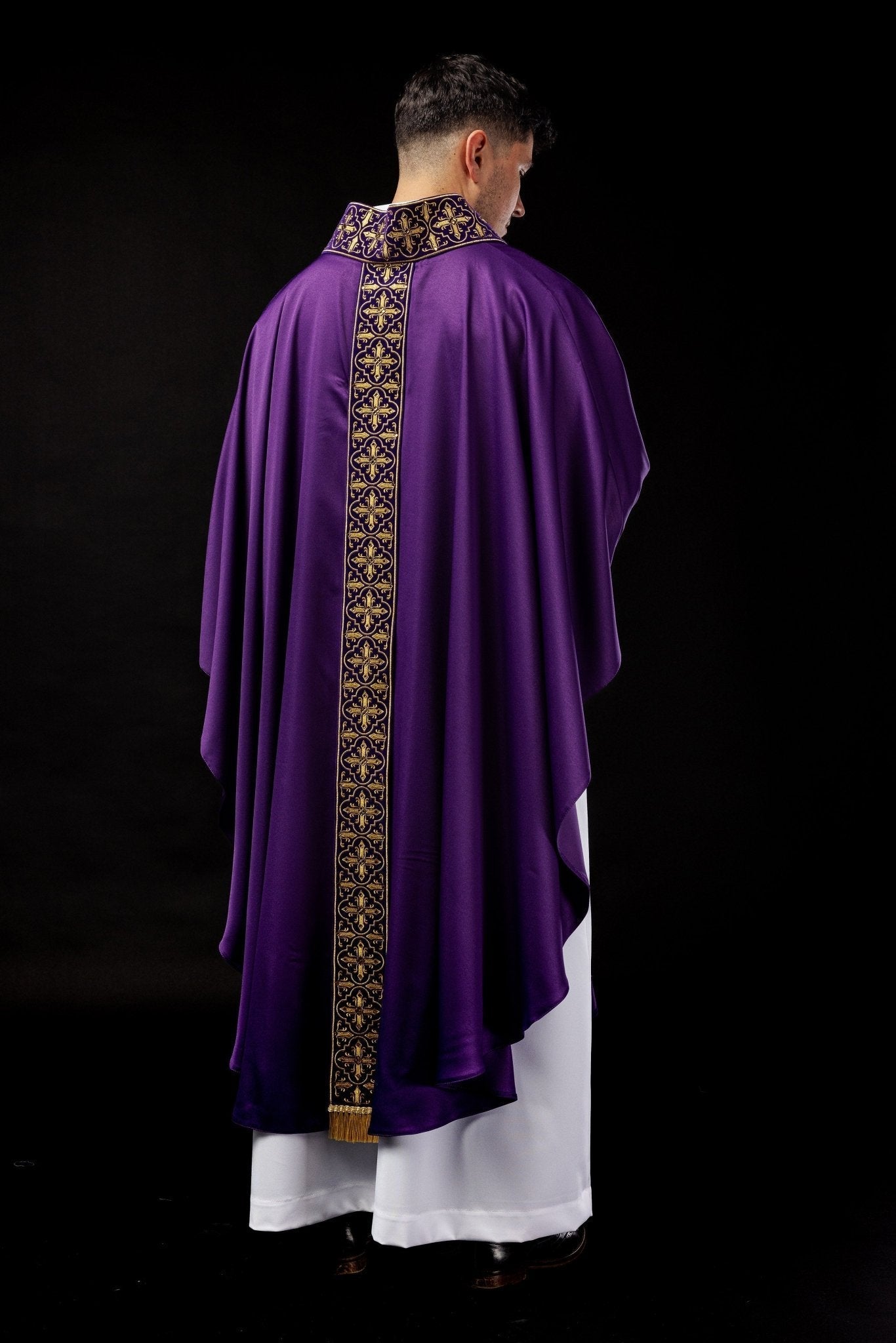 Casula Viola riccamente ricamata decorazione con le pietre LE/7004/03 - PERILPRETE.IT