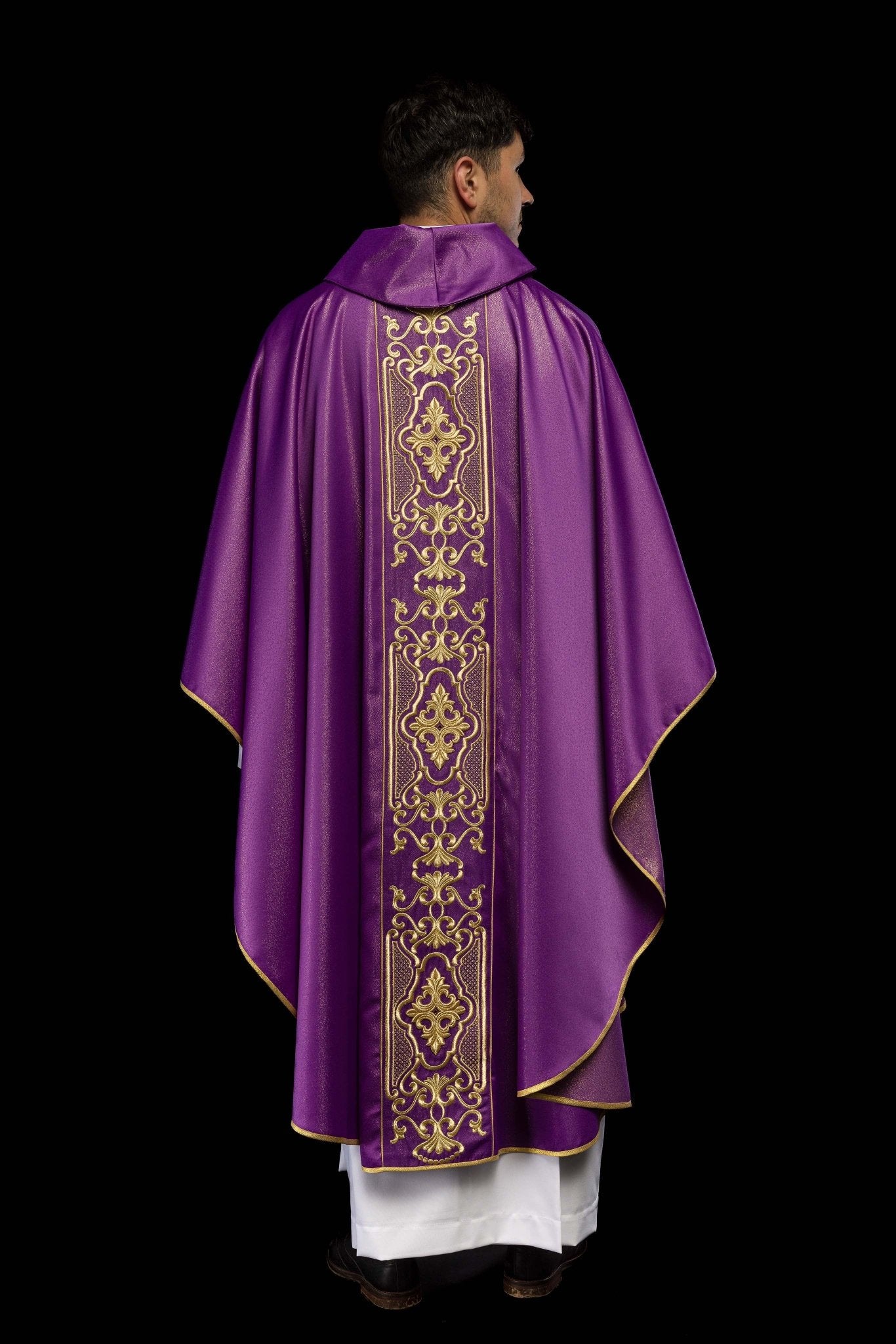 Casula viola riccamente ricamata e brillante LE/7021/03 - PERILPRETE.IT