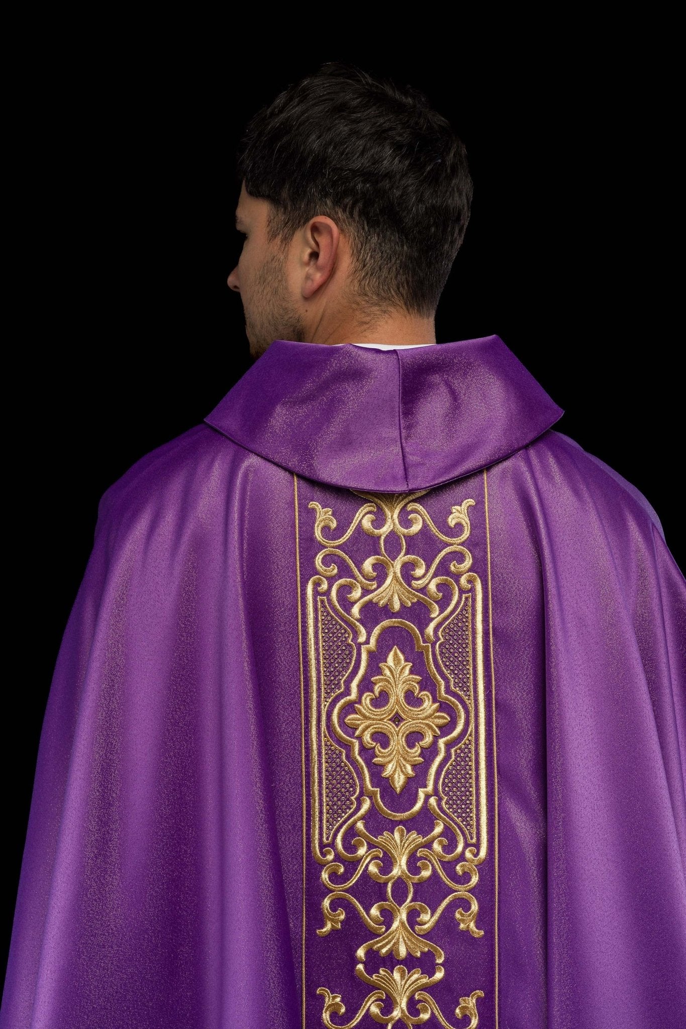Casula viola riccamente ricamata e brillante LE/7021/03 - PERILPRETE.IT