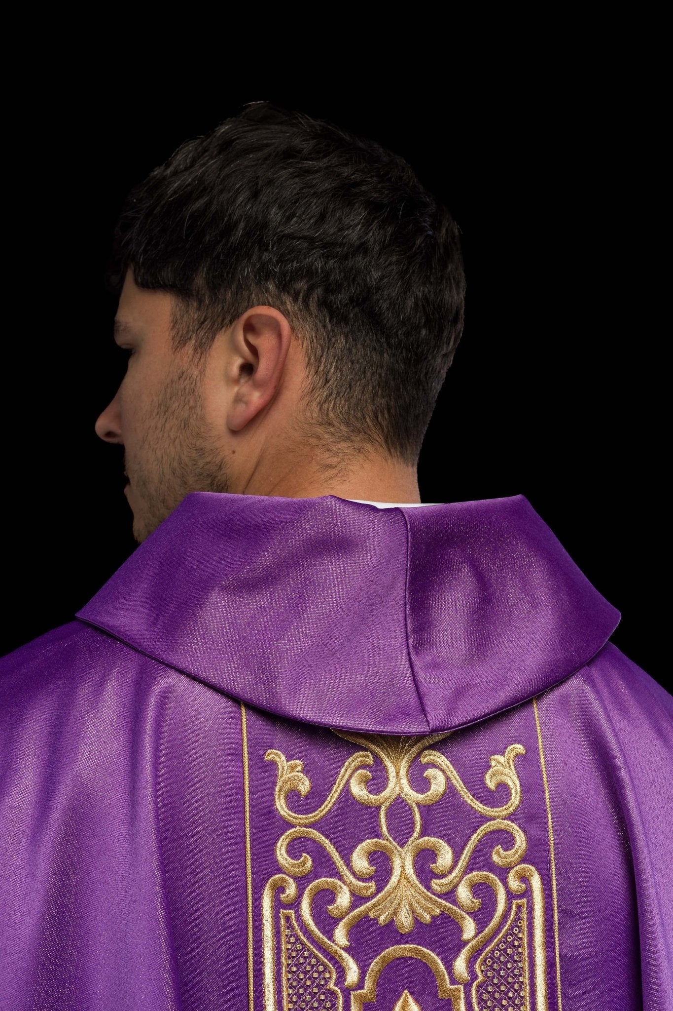 Casula viola riccamente ricamata e brillante LE/7021/03 - PERILPRETE.IT