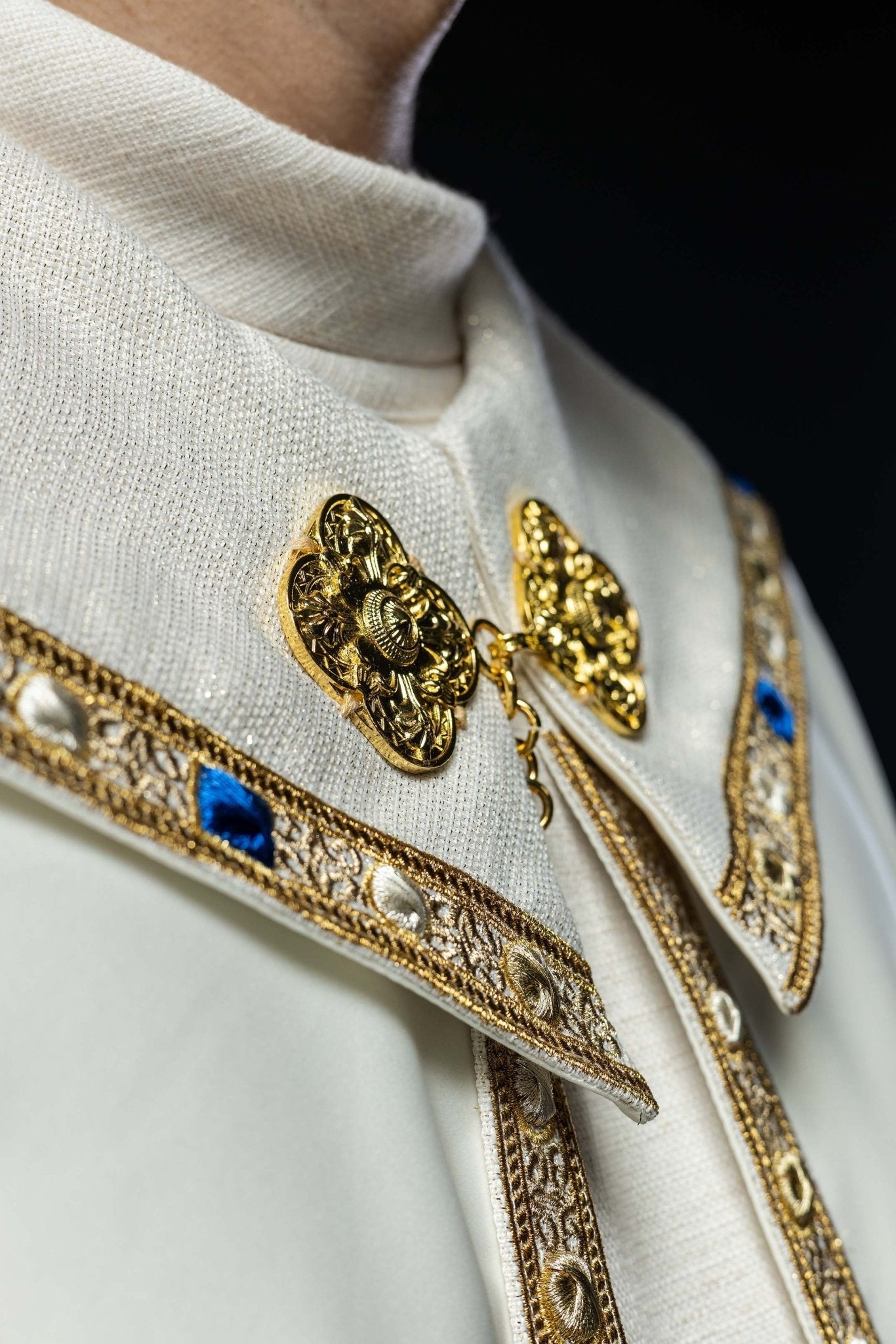 Copricapo liturgico ricamato con stemma mariano S - 3074 - 05 - 41 145cm - PERILPRETE.IT