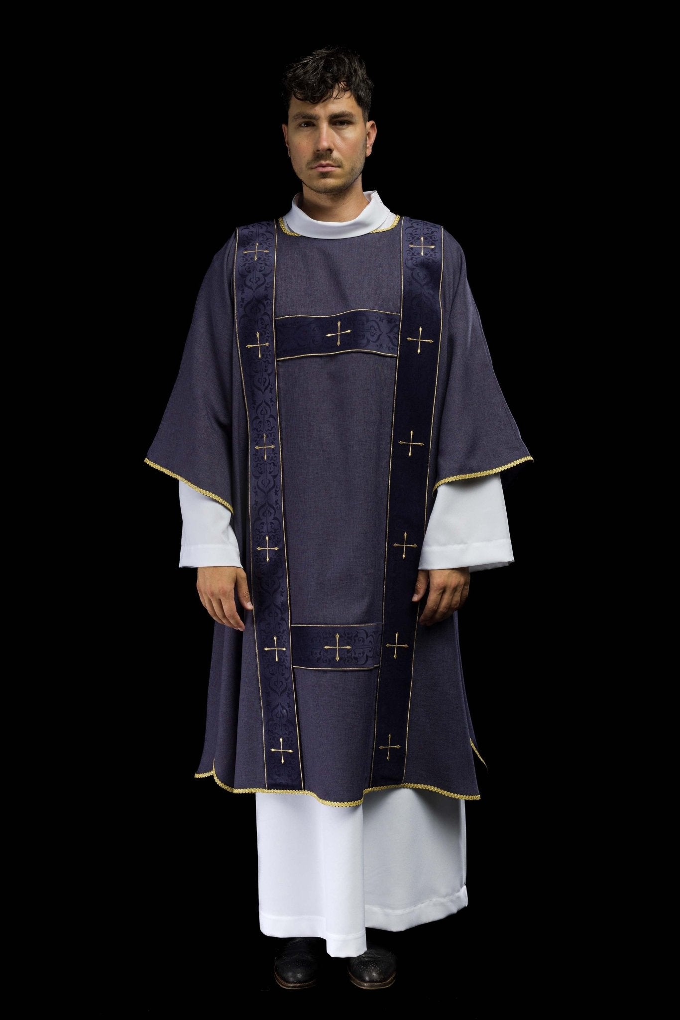 Dalmatica con fasce di velluto e croci dorate ricamate viola LE/1073/03/B - PERILPRETE.IT