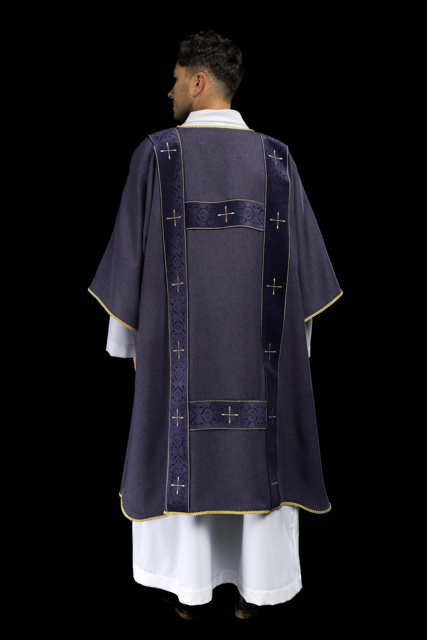 Dalmatica con fasce di velluto e croci dorate ricamate viola LE/1073/03/B - PERILPRETE.IT