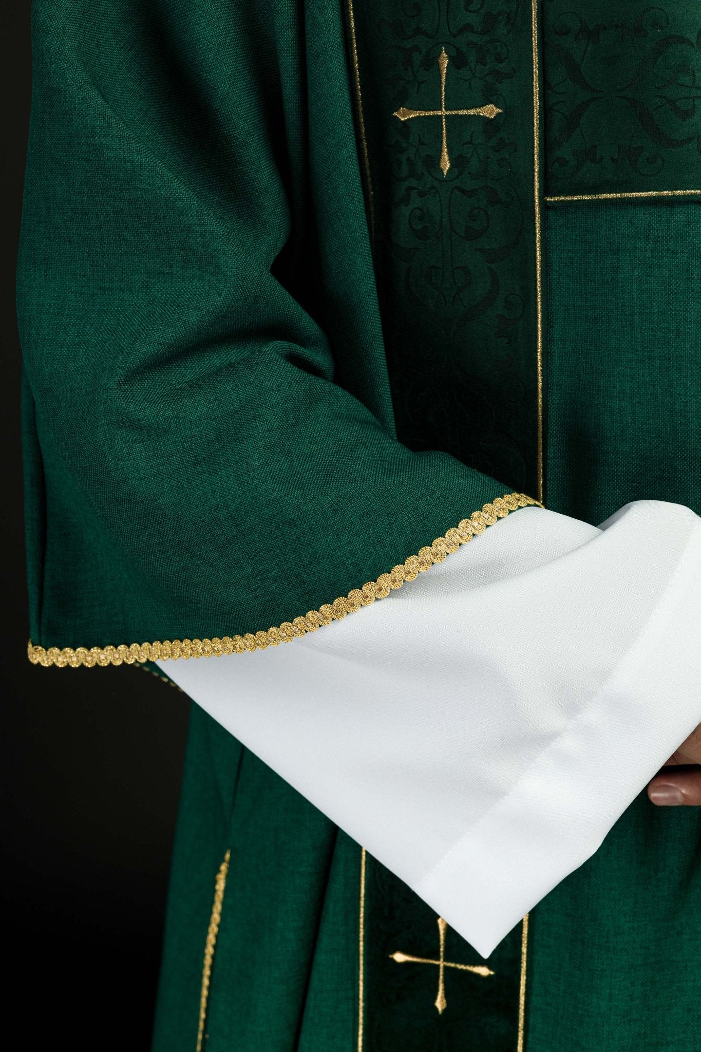 Dalmatica con fasce in velluto e croci dorate ricamate verde LE/1073/01/B - PERILPRETE.IT