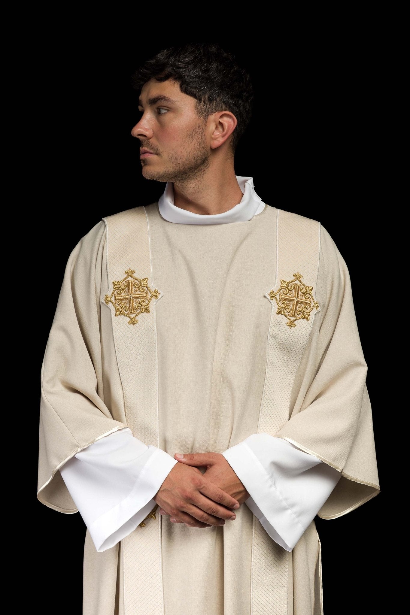 Dalmatica ecru con bande in velluto e simboli della Croce LE/1030/05/B - PERILPRETE.IT