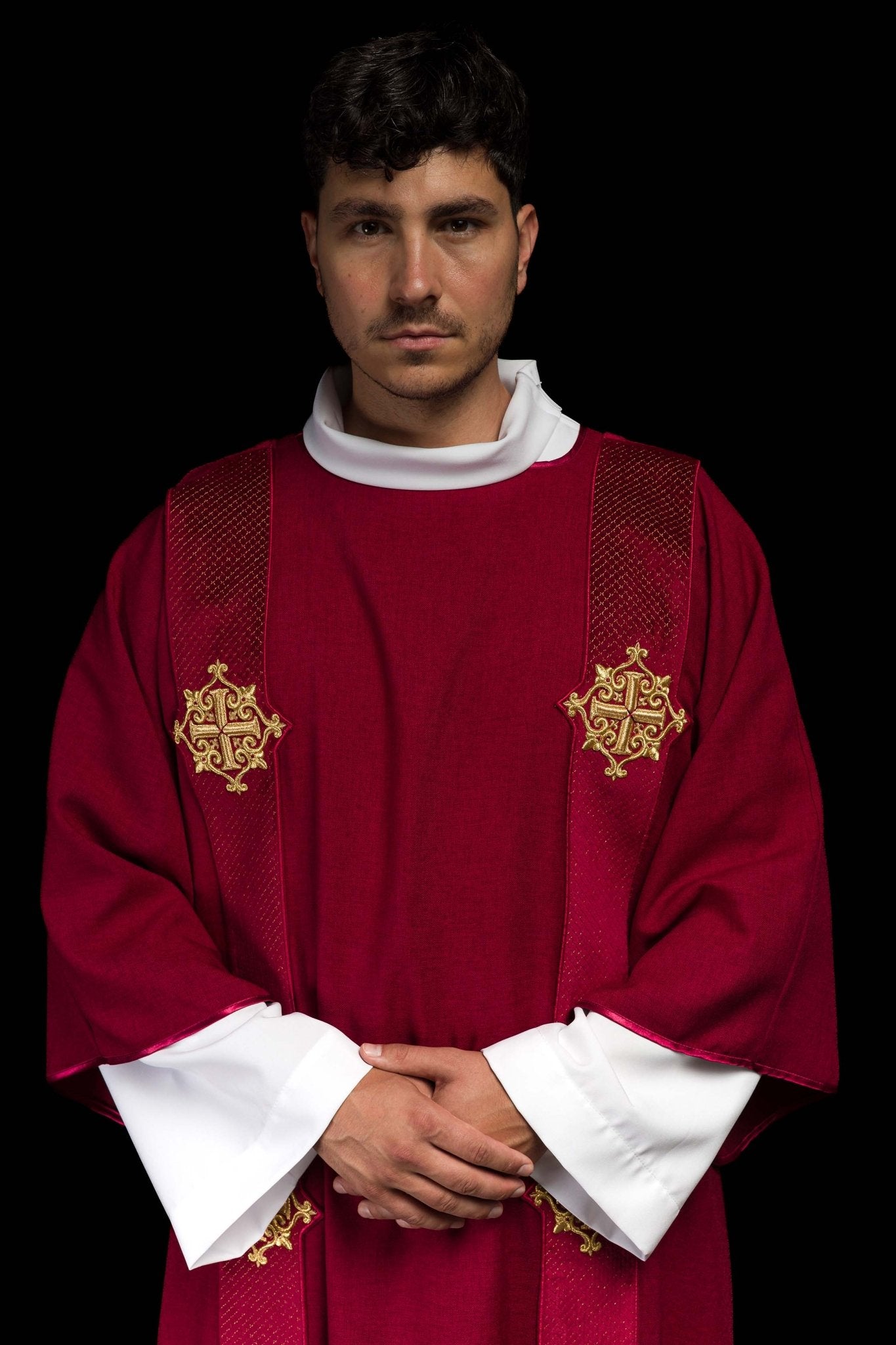 Dalmatica rossa con bande in velluto e simboli della Croce LE/1030/02/B - PERILPRETE.IT