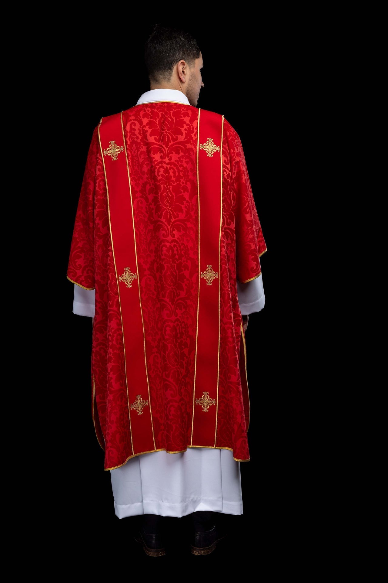 Dalmatica rossa in jacquard con bande e croci dorate ricamate KDL/284/02/81/B - PERILPRETE.IT