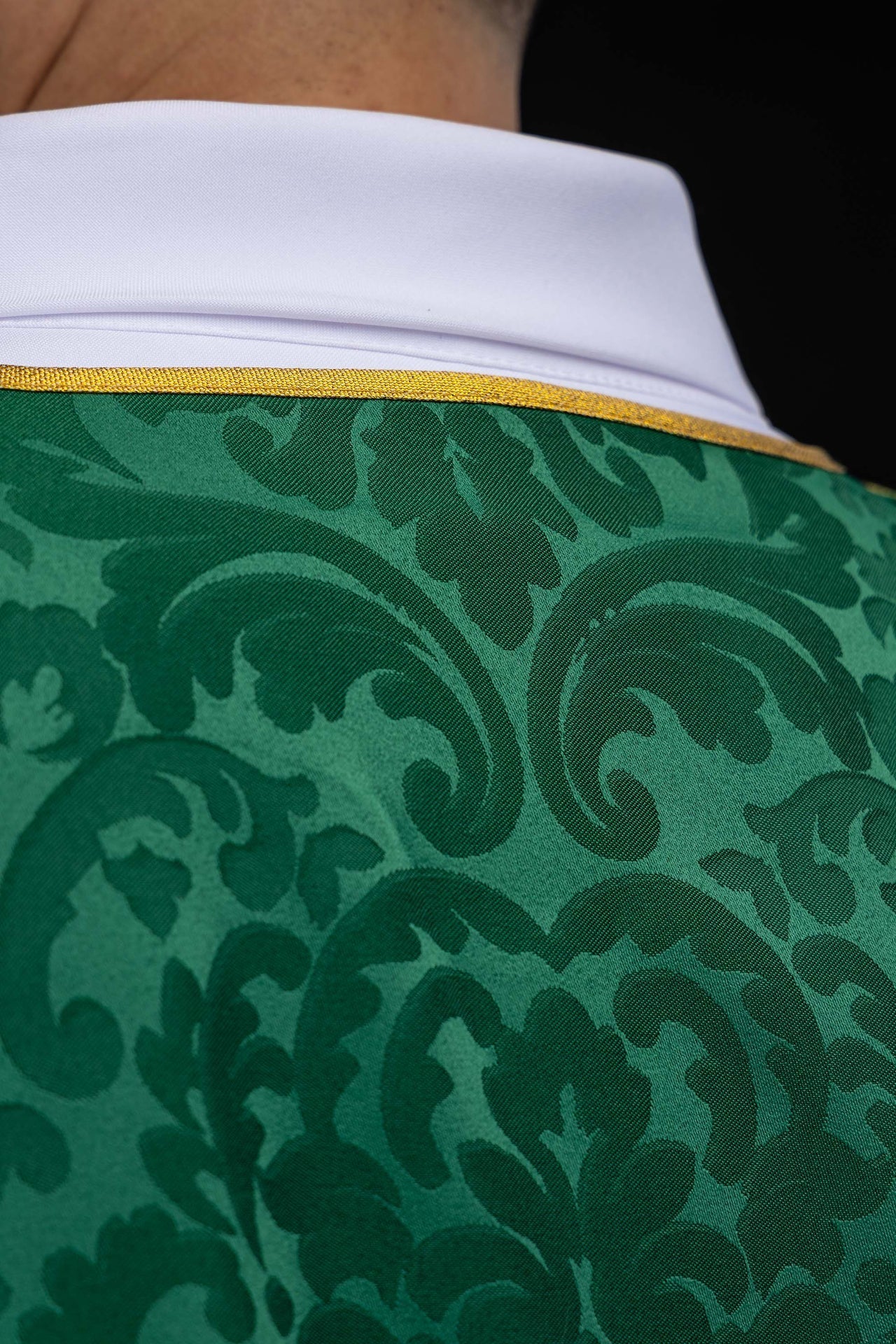 Dalmatica verde in jacquard con bande e croci dorate ricamate KDL/284/01/81/B - PERILPRETE.IT