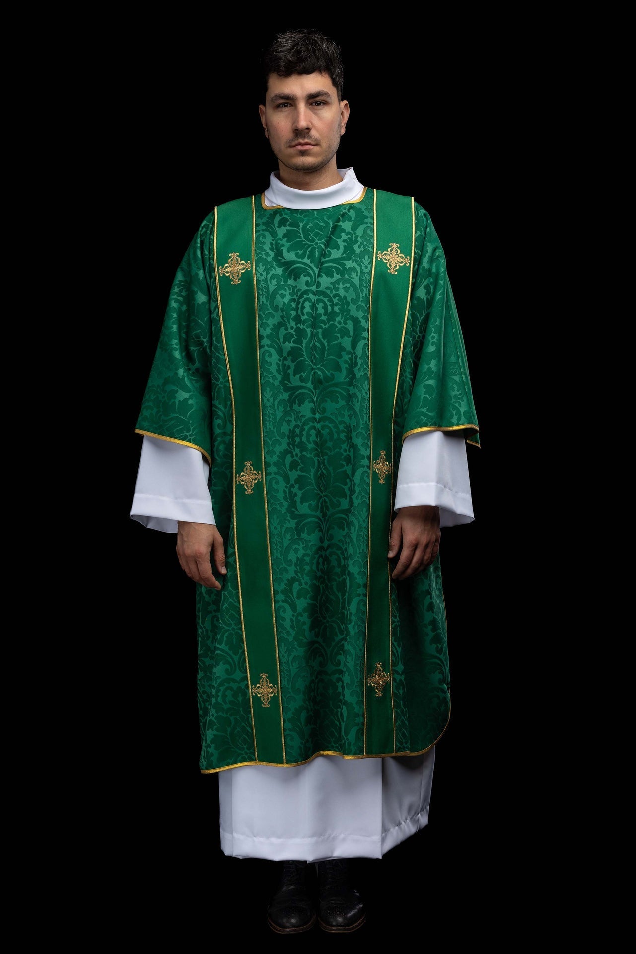 Dalmatica verde in jacquard con bande e croci dorate ricamate KDL/284/01/81/B - PERILPRETE.IT