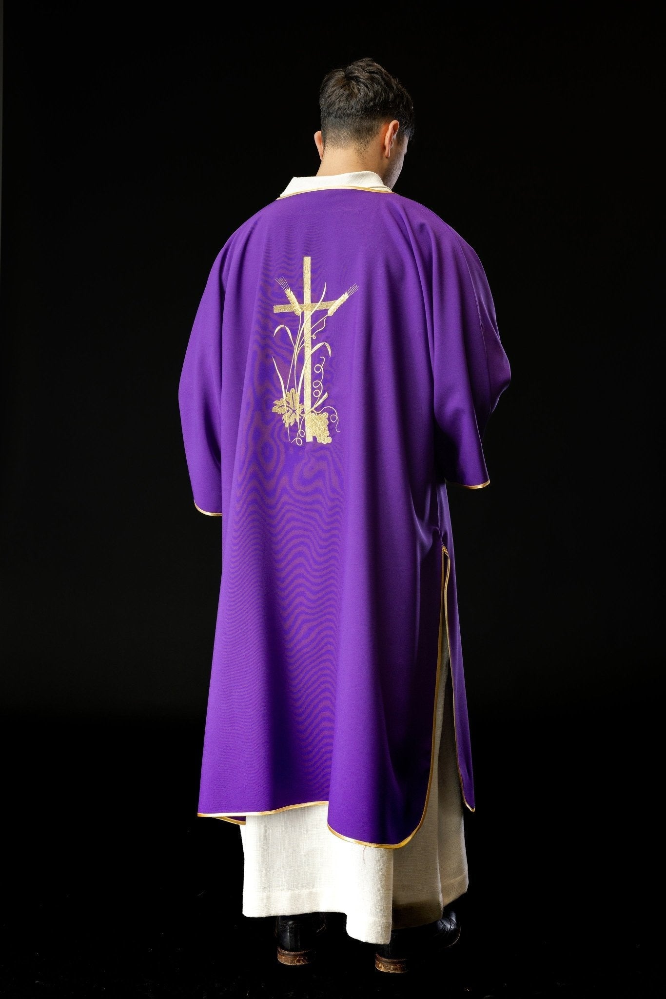 Dalmatica viola con ricamo a croce Pax oro KDL/026/03/12/D FIOLET DALMATYK - PERILPRETE.IT