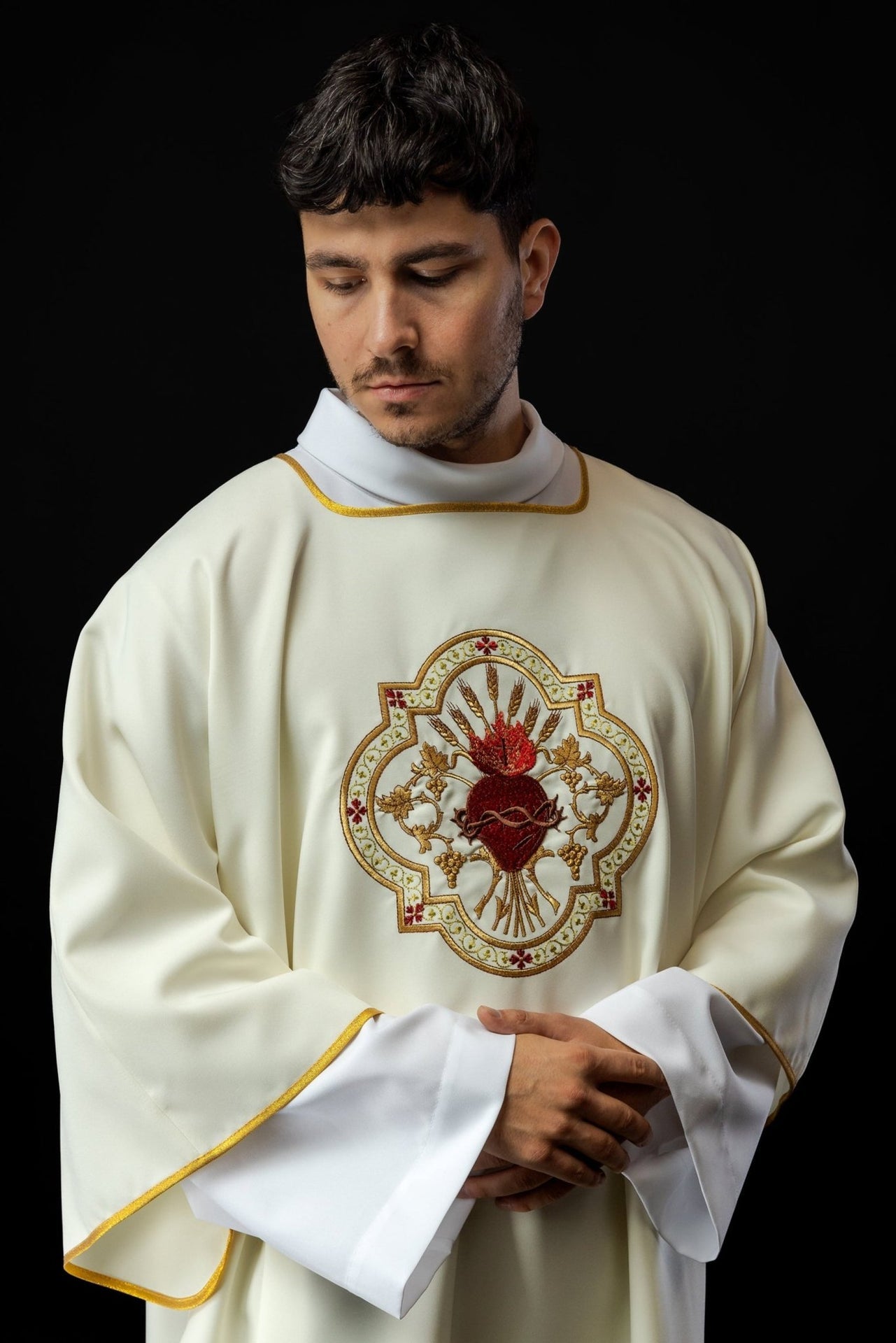 Dalmatyka z motywem Serca Pana Jezusa i Kielicha eucharystycznego