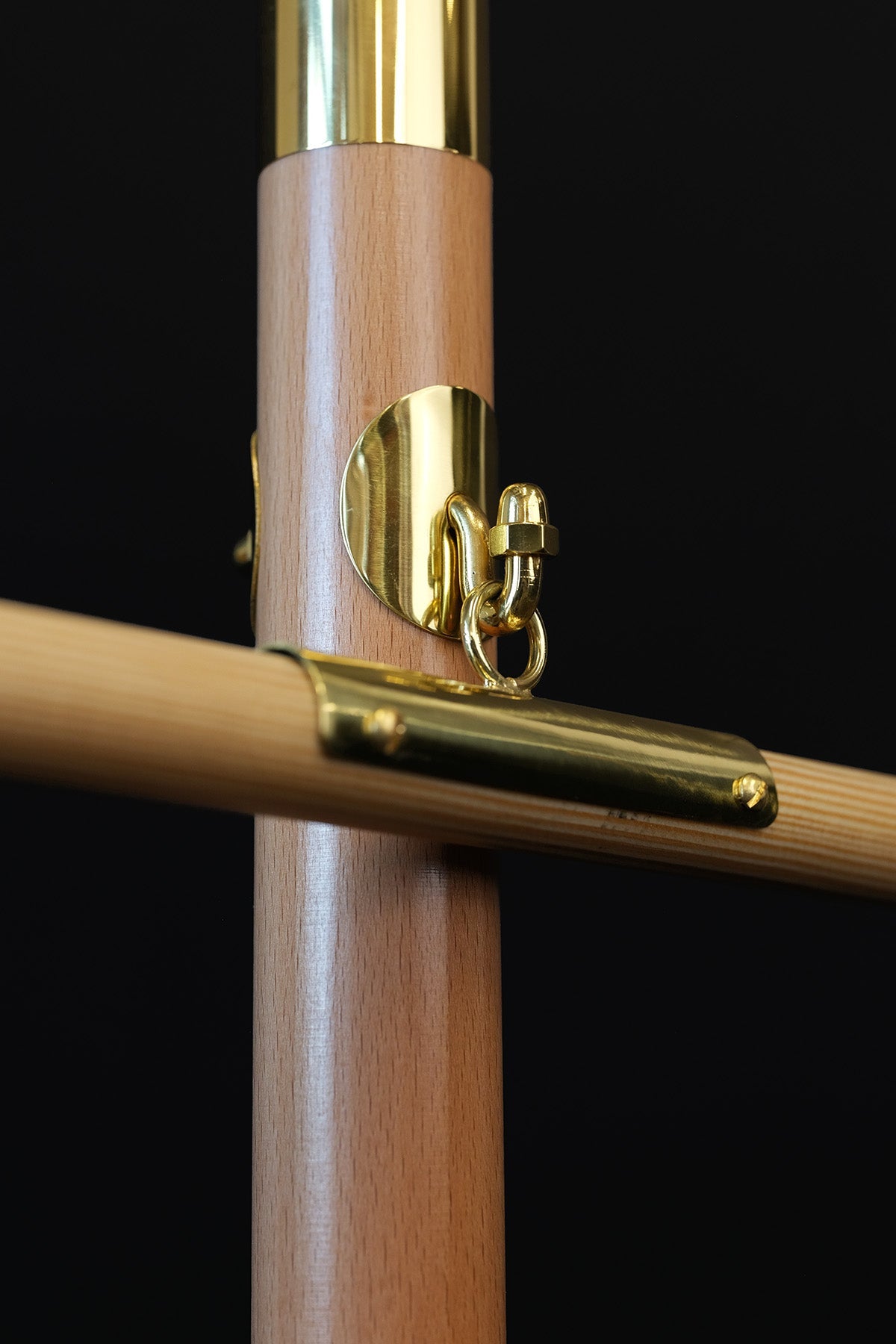 Asta per stendardo liturgico in legno chiaro
