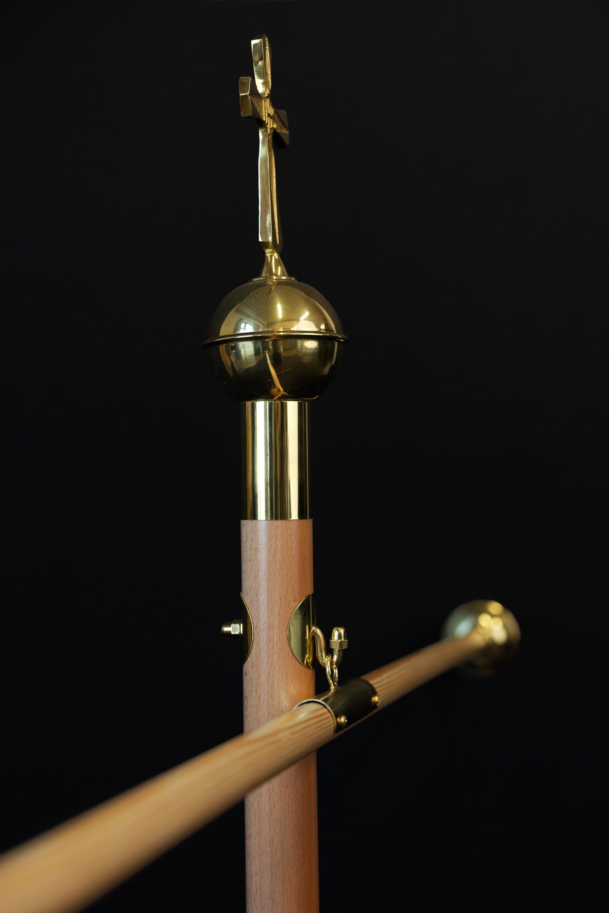 Asta per stendardo liturgico in legno chiaro