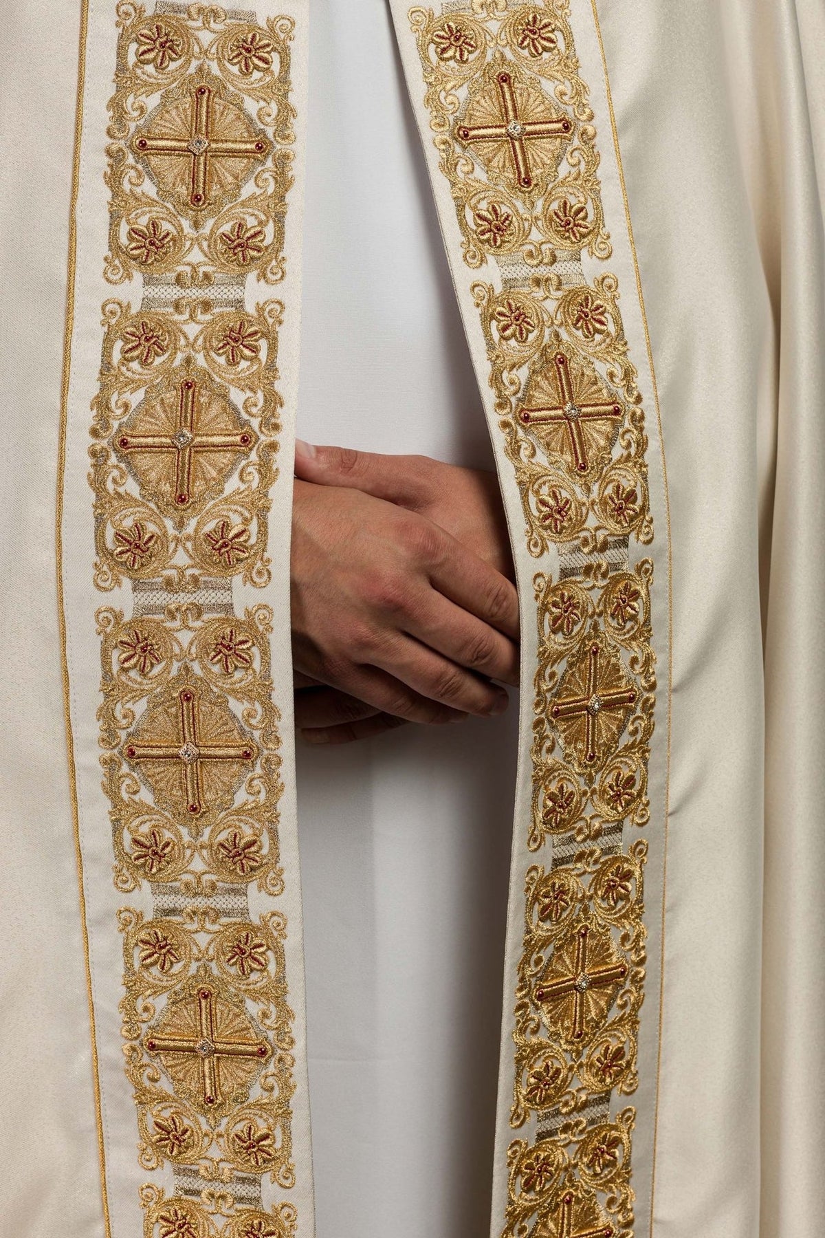 Kapa liturgiczna z bogato zdobionym pasem 150 cm