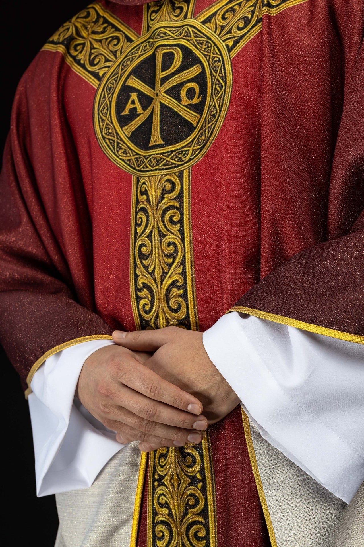 Ornat drukowany Pax czerwony z bogatym złotym zdobieniem