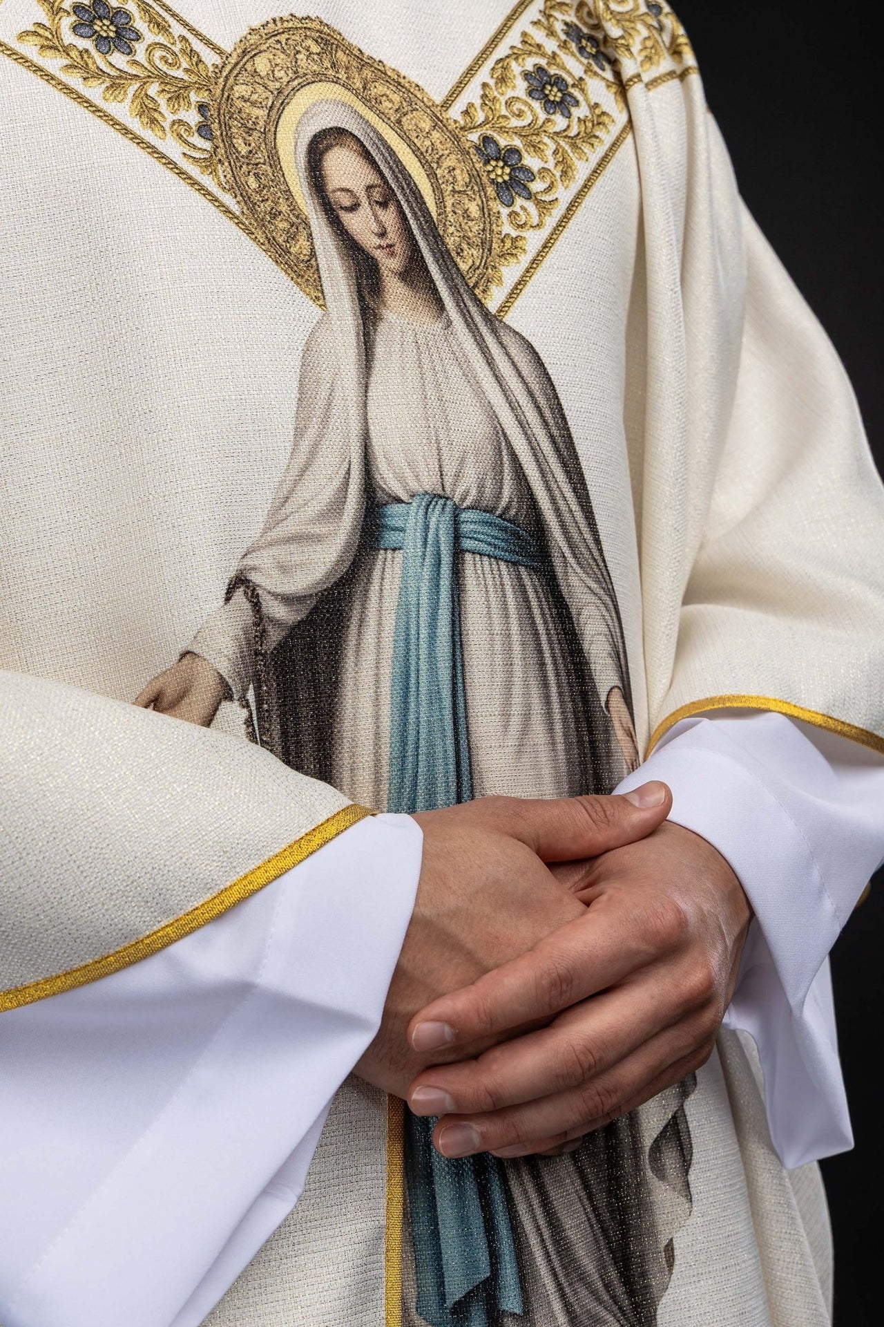 Ornat drukowany z wizerunkiem Matki Bożej z Lourdes