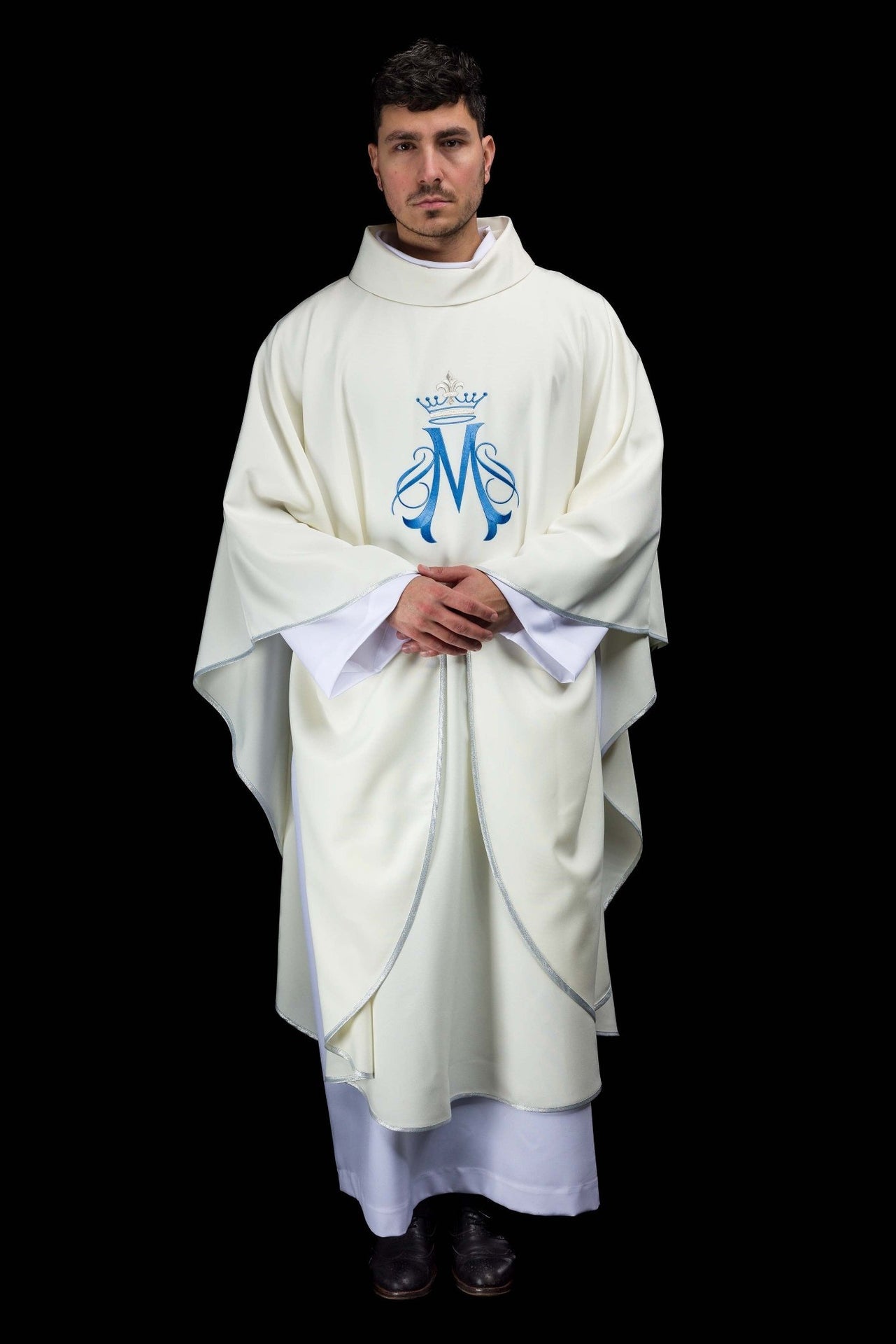 Ornat haftowany z motywem Maryjnym ecru