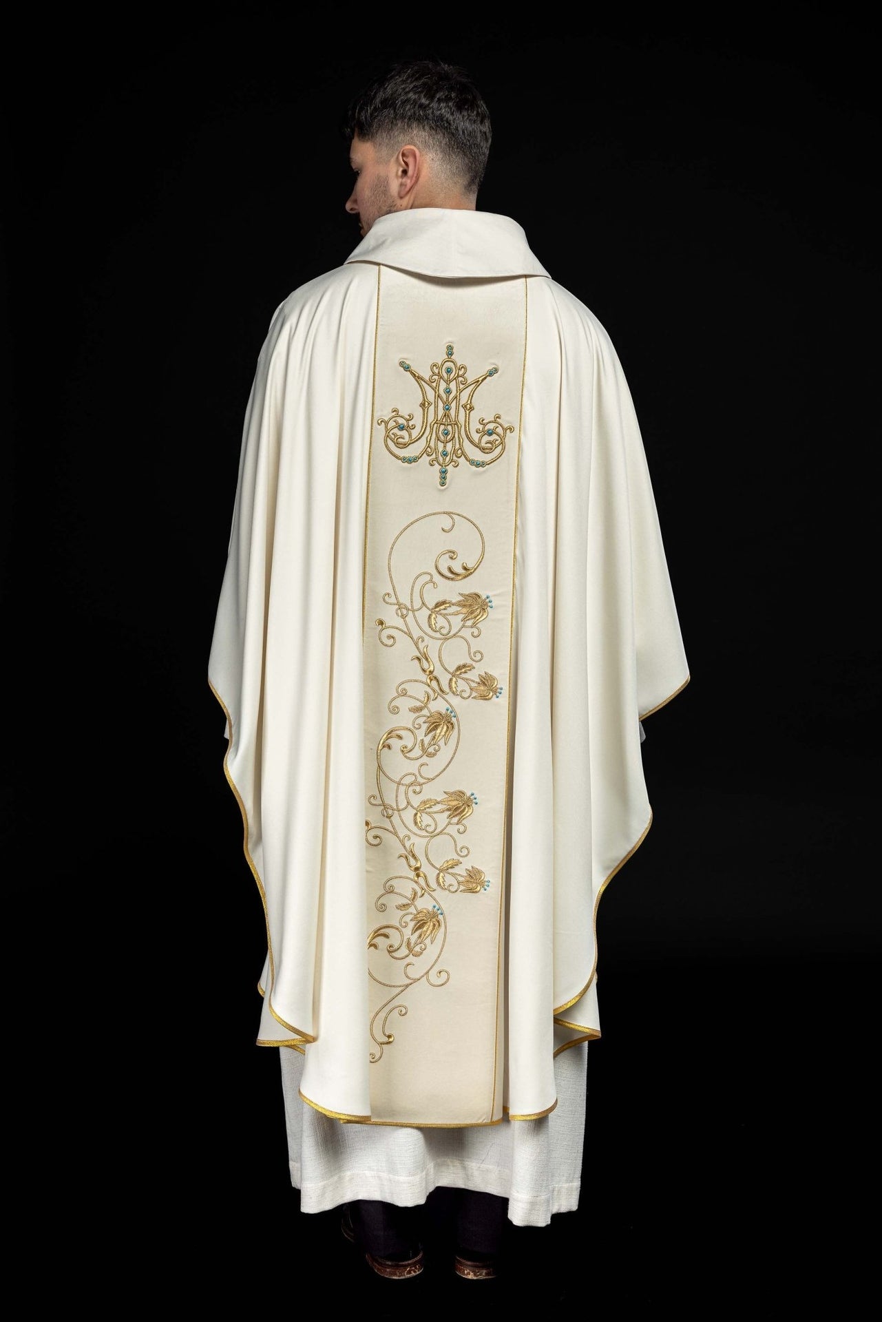 Ornat liturgiczny Maryjny z aksamitnym pasem w kolorze ecru
