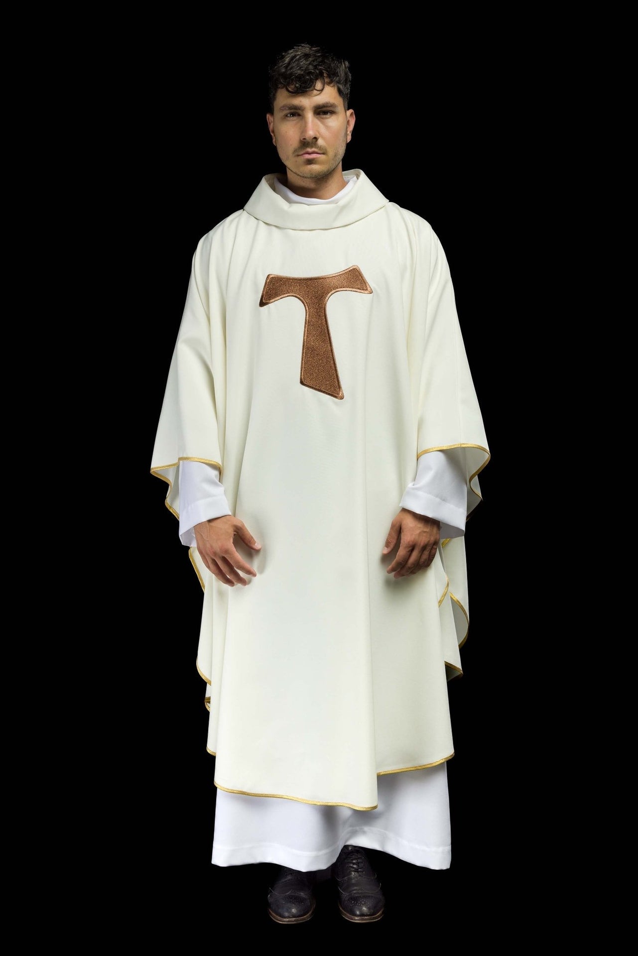 Ornat liturgiczny z franciszkańskim krzyżem