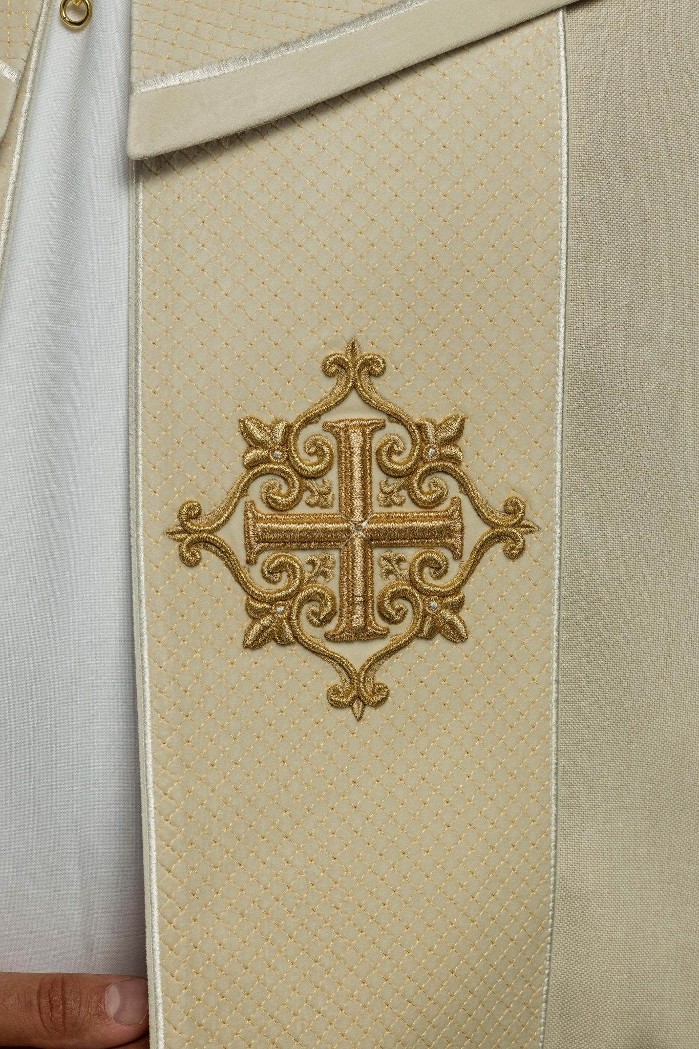 Piviale liturgico con banda in velluto écru e ricamo di croci LE/3029/05 145 cm - PERILPRETE.IT