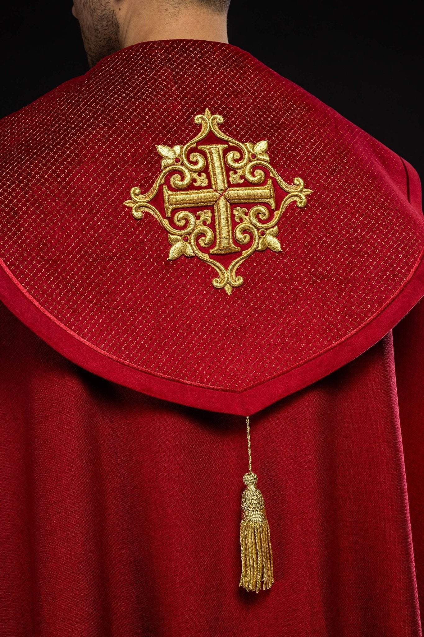 Piviale liturgico con stolone in velluto rosso e ricamo di croci LE/3029/02 145 cm - PERILPRETE.IT
