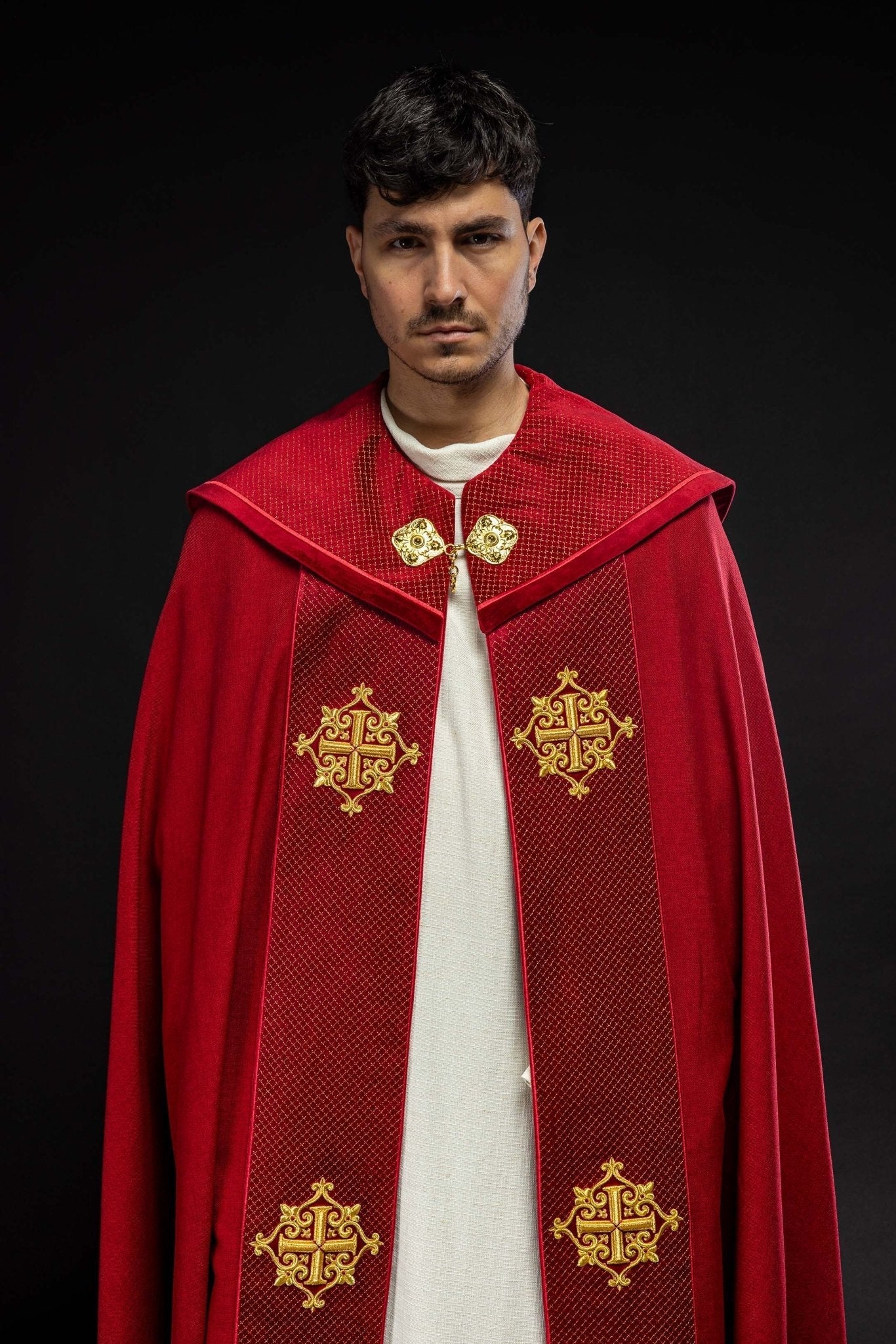 Piviale liturgico con stolone in velluto rosso e ricamo di croci LE/3029/02 145 cm - PERILPRETE.IT